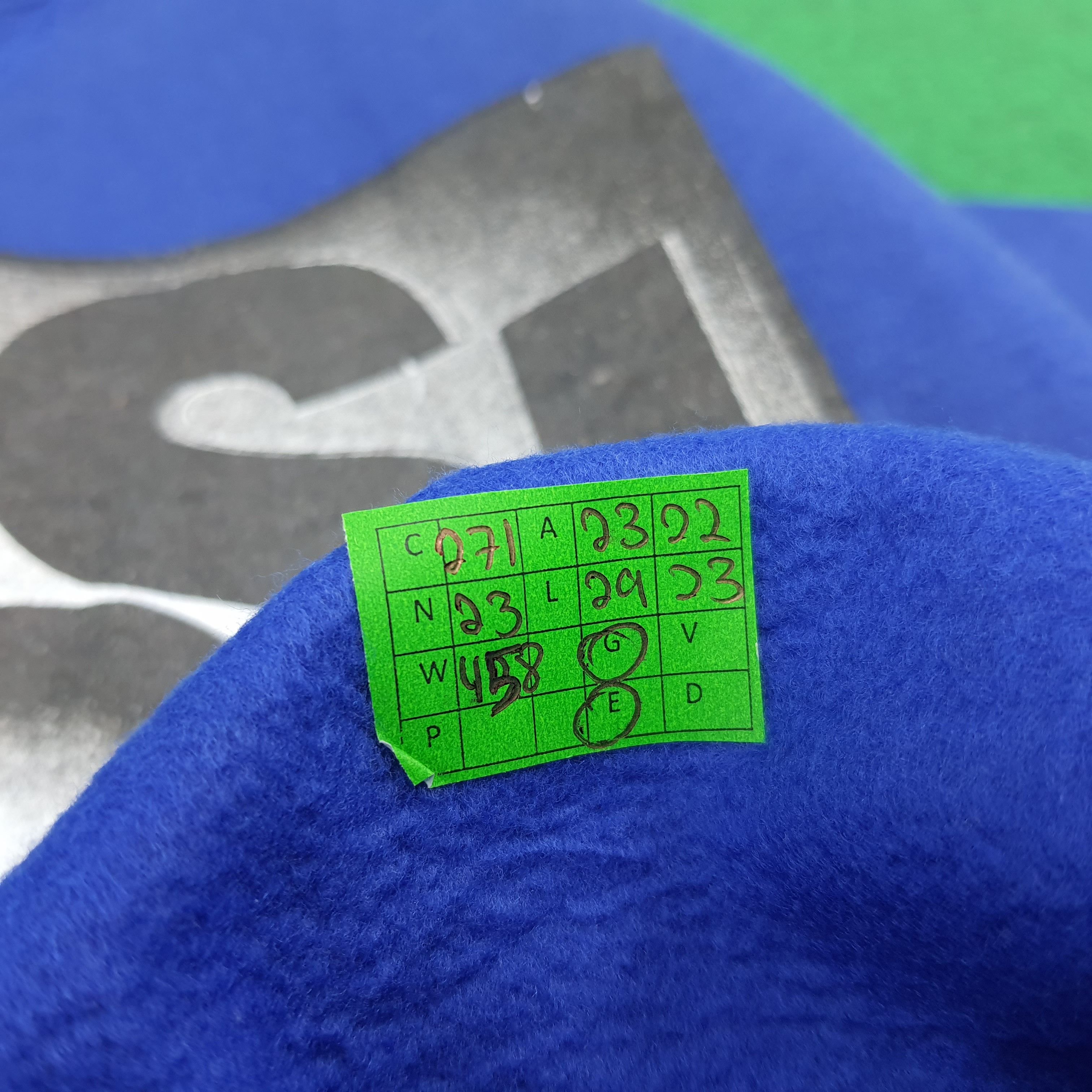 Vintage Vintage Alien Visitor Streetwear Sweatshirt C271N23 Size US L / EU 52-54 / 3 - 8 Thumbnail