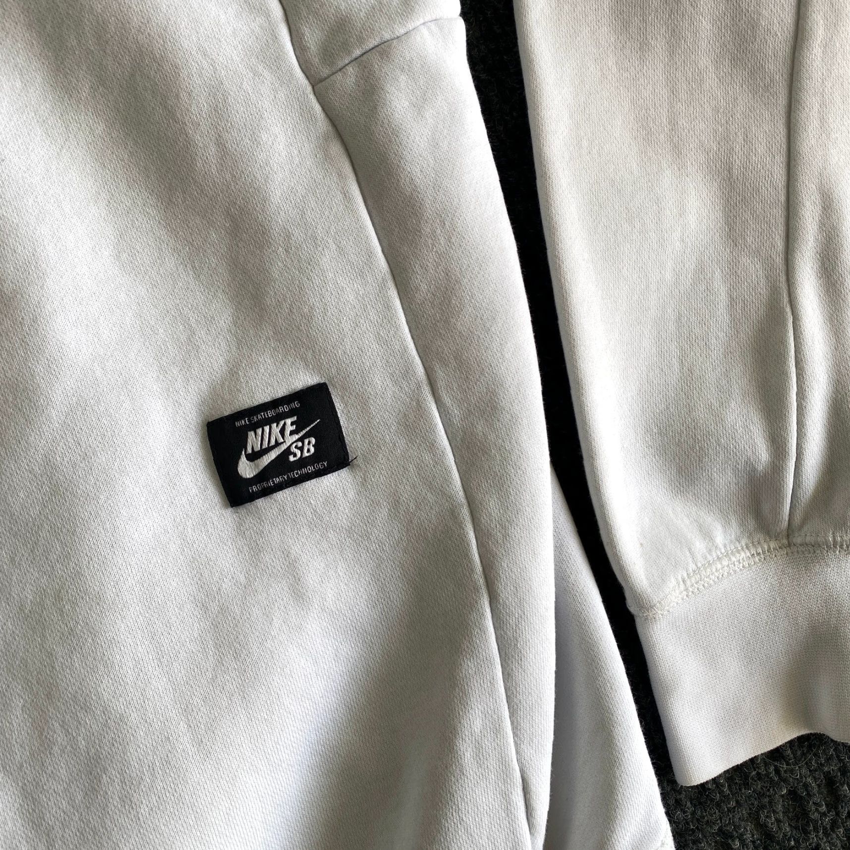 Nike VINTAGE Nike SB Hoodie Sweatshirt Skateboarding White Small Stitched Logo Sweater Size US S / EU 44-46 / 1 - 5 Thumbnail