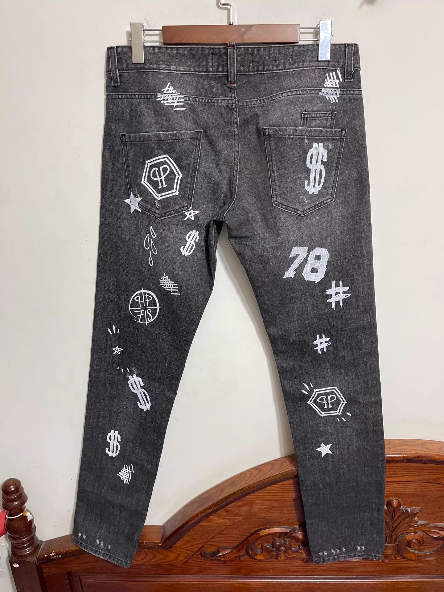 Philipp Plein Philipp Plein Graffiti Low-Rise Slim Jeans Charcoal 32 Size US 32 / EU 48 - 2 Thumbnail