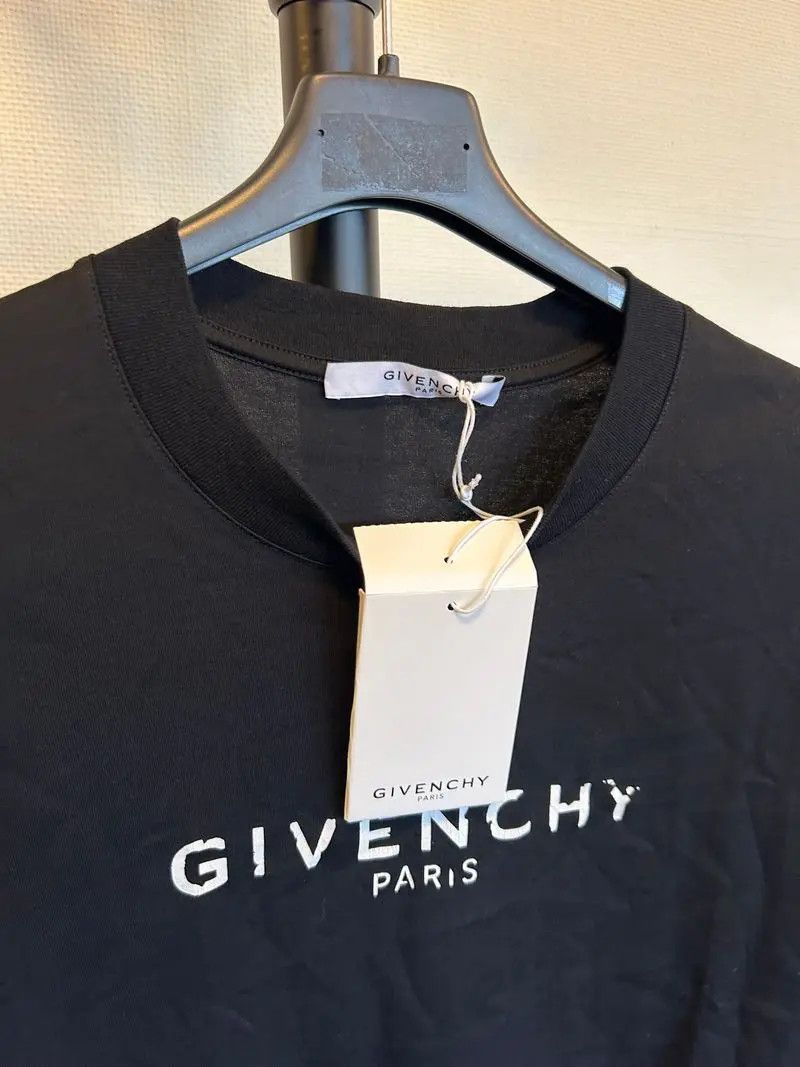 Givenchy Givenchy Distressed Logo T-Shirt Size US XL / EU 56 / 4 - 2 Thumbnail