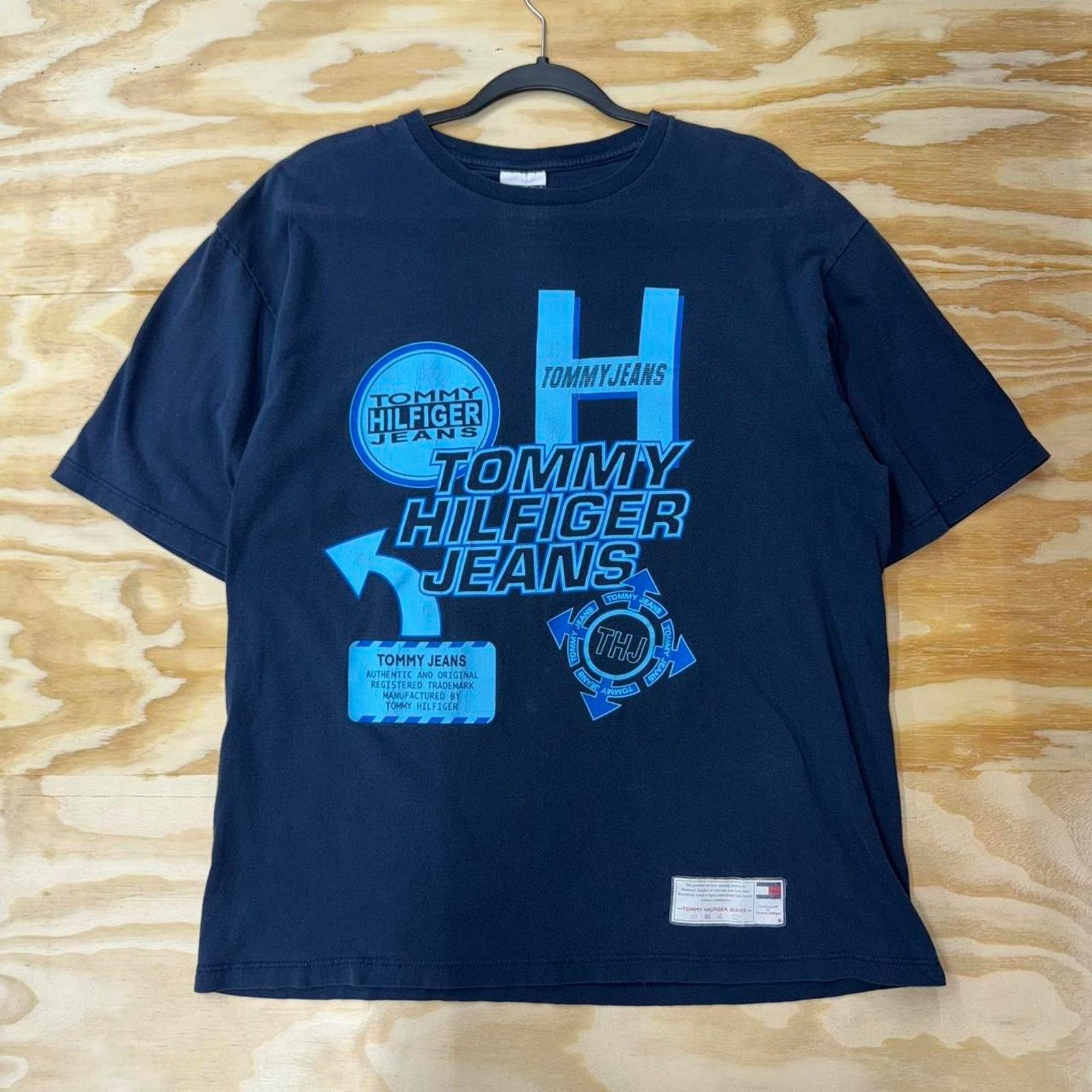 Tommy Hilfiger Vintage y2k tommy hilfiger futuristic style graphic t-shirt Size US M / EU 48-50 / 2 - 1 Thumbnail