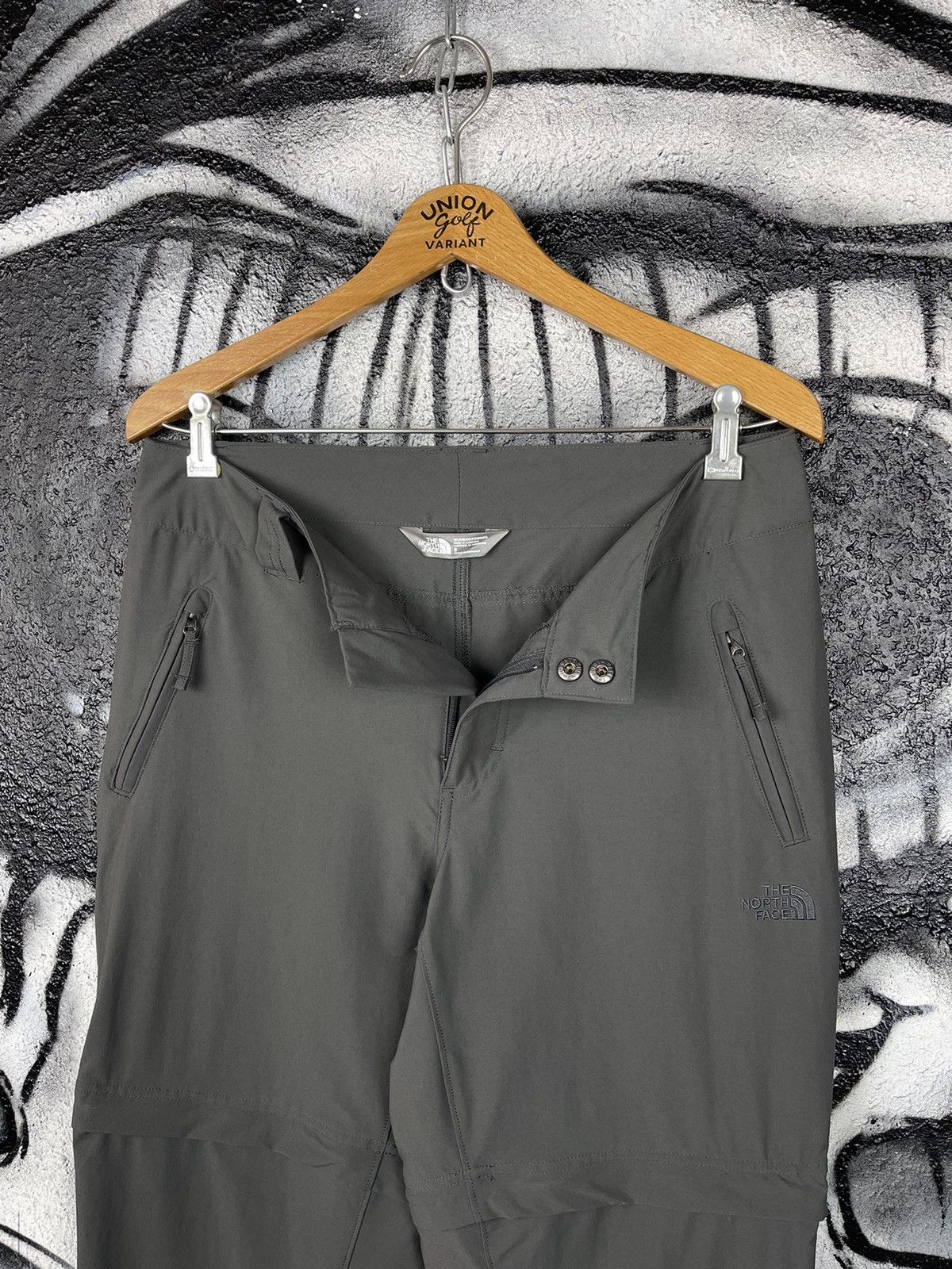The North Face The North Face Outdoor Grey Cargo Transformer Pants WMNS Size 8 Size 30" / US 8 / IT 44 - 10 Thumbnail