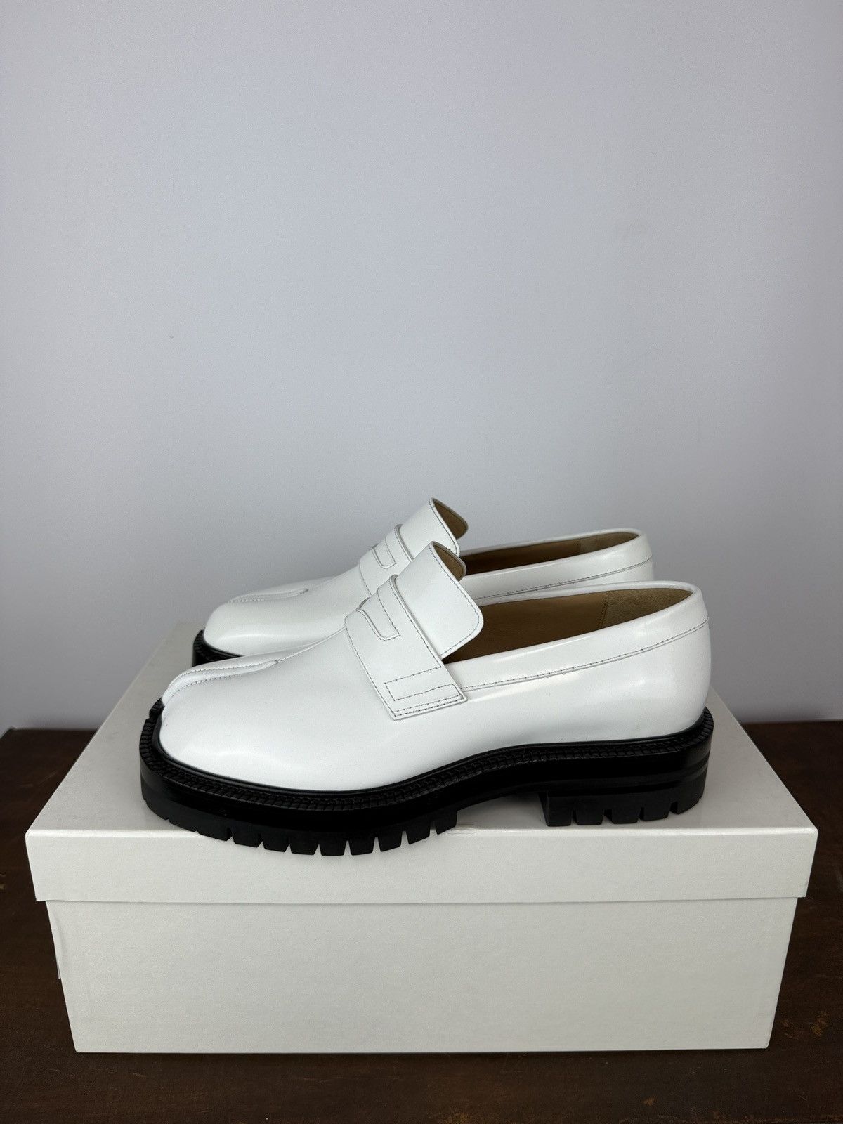 Maison Margiela White Maison Martin Margiela Tabi loafers (new with box) Size US 7.5 / IT 37.5 - 5 Thumbnail