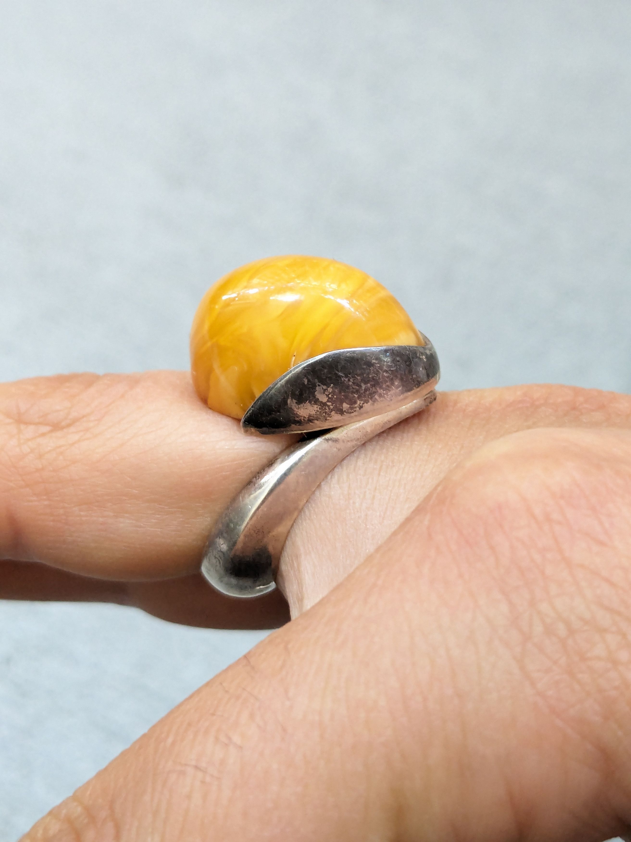 Jewelry Vintage Sterling Silver Ring Amber Size 9.25 Modern Size ONE SIZE - 11 Thumbnail