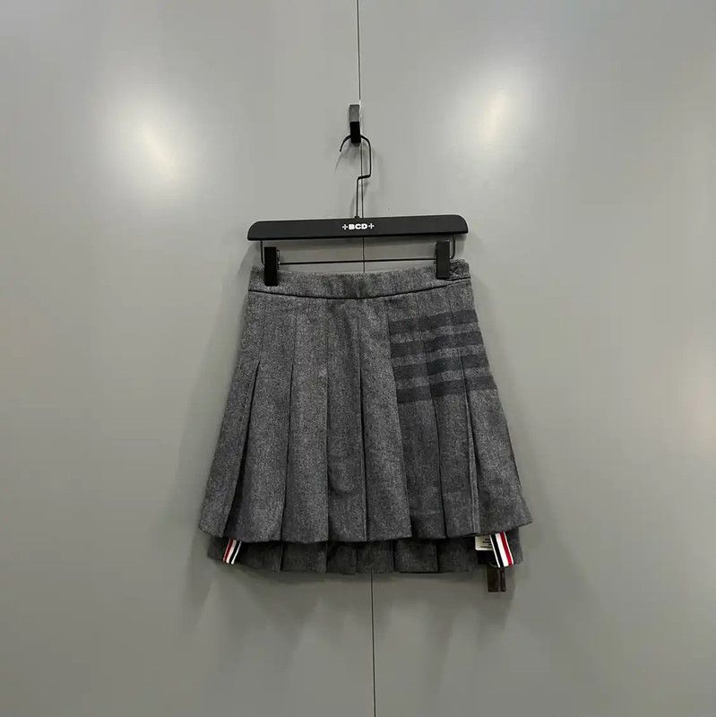 Thom Browne Thom Browne Women's Gray Pleated Skirt 0089 Size 26" / US 2 / IT 38 - 1 Thumbnail