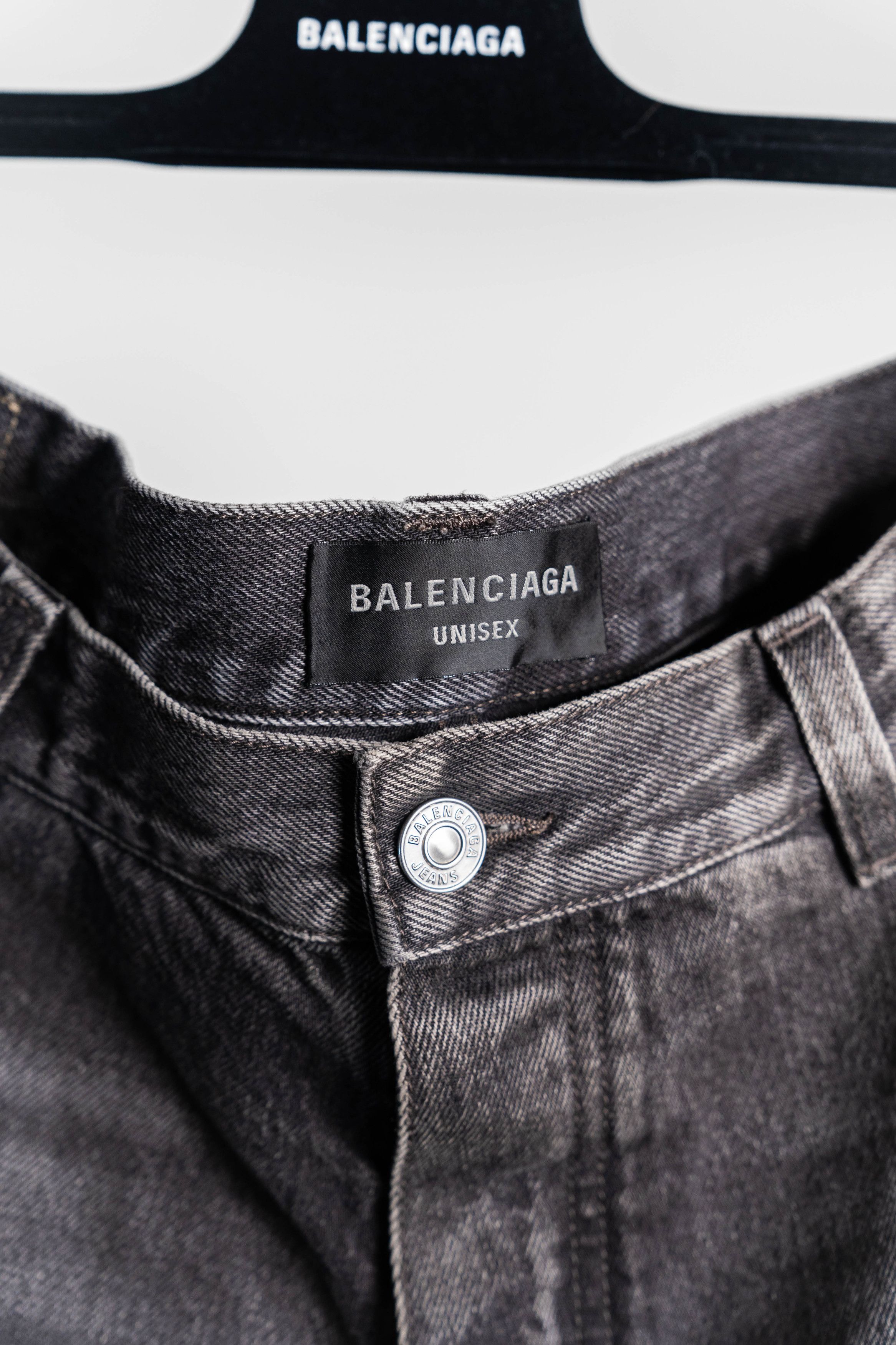 Balenciaga Balenciaga Black Distressed Baggy Denim Shorts Size US 34 / EU 50 - 2 Thumbnail