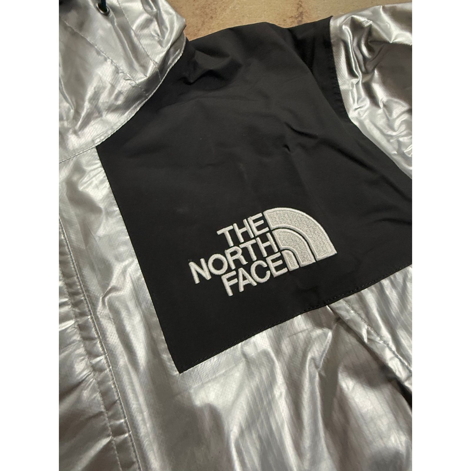 Supreme Supreme TNF Silver Metalic XL New Size US XL / EU 56 / 4 - 3 Thumbnail