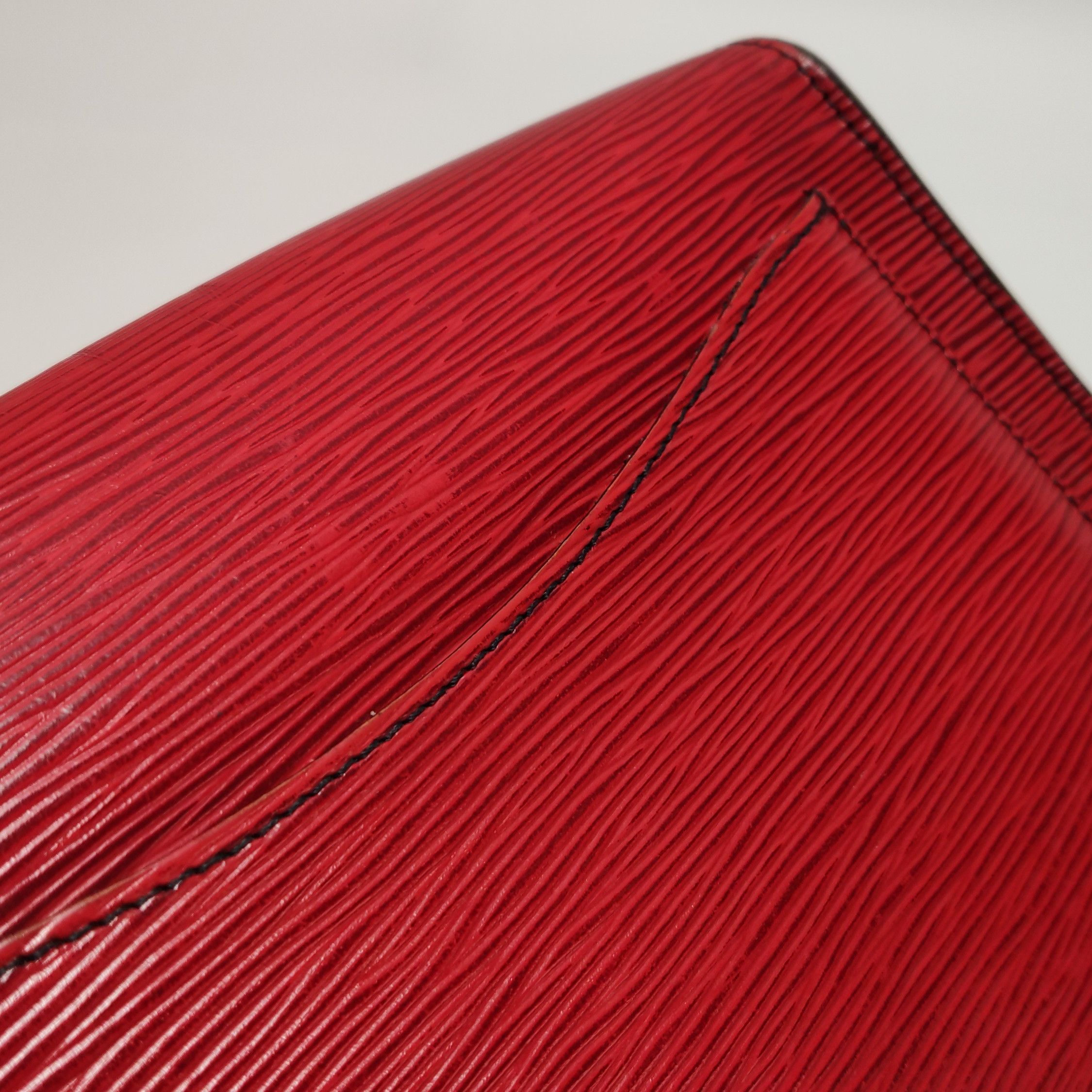 Louis Vuitton Louis Vuitton (LV) Saint Cloud large cowhide ripple shield Size ONE SIZE - 7 Thumbnail