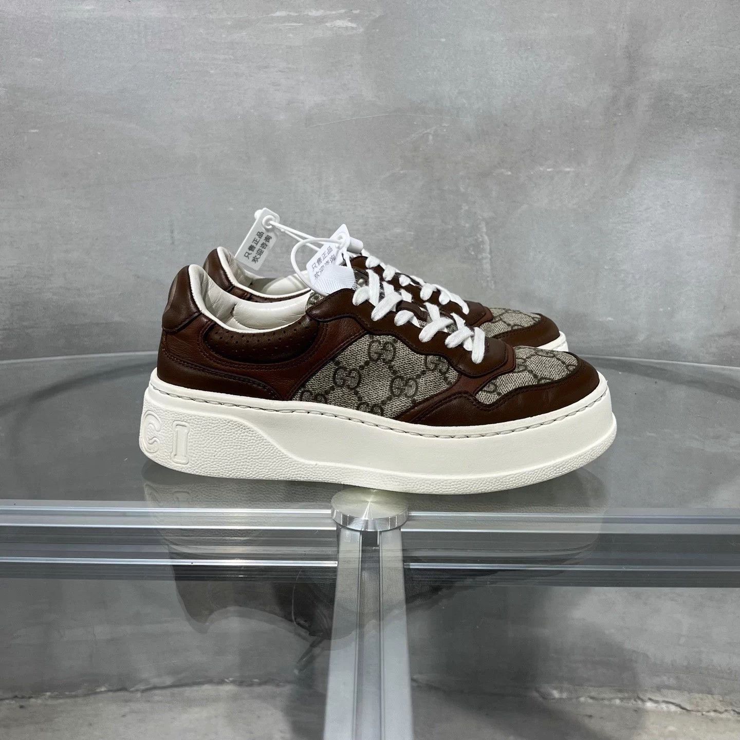 Gucci Gucci Biscuit Skate Shoes White Brown GG Monogram Size US 5 / IT 35 - 4 Thumbnail