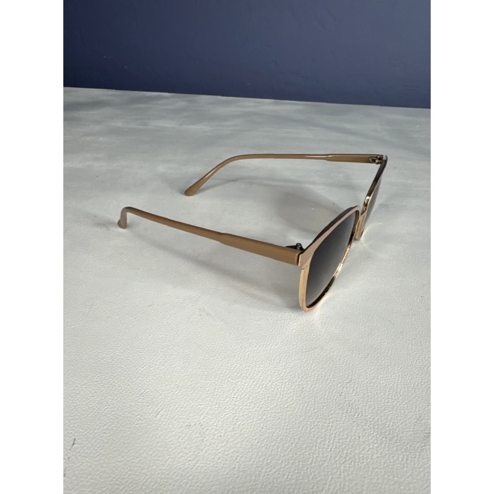 Vintage Laundry by Design Sunglasses Cat Eye Frames Only Lens Scratches Tan Gold Women Size ONE SIZE - 3 Thumbnail