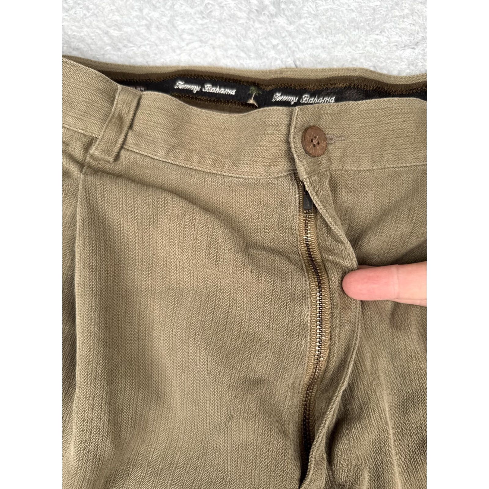 Tommy Bahama VINTAGE Tommy Bahama Chino Shorts Mens 34 Khaki Silk 100% Relaxed Pleated Herringbone Golf/Beach Casual Mens Regular 34 Khaki Silk Chino Shorts Mens Size US 34 / EU 50 - 6 Thumbnail