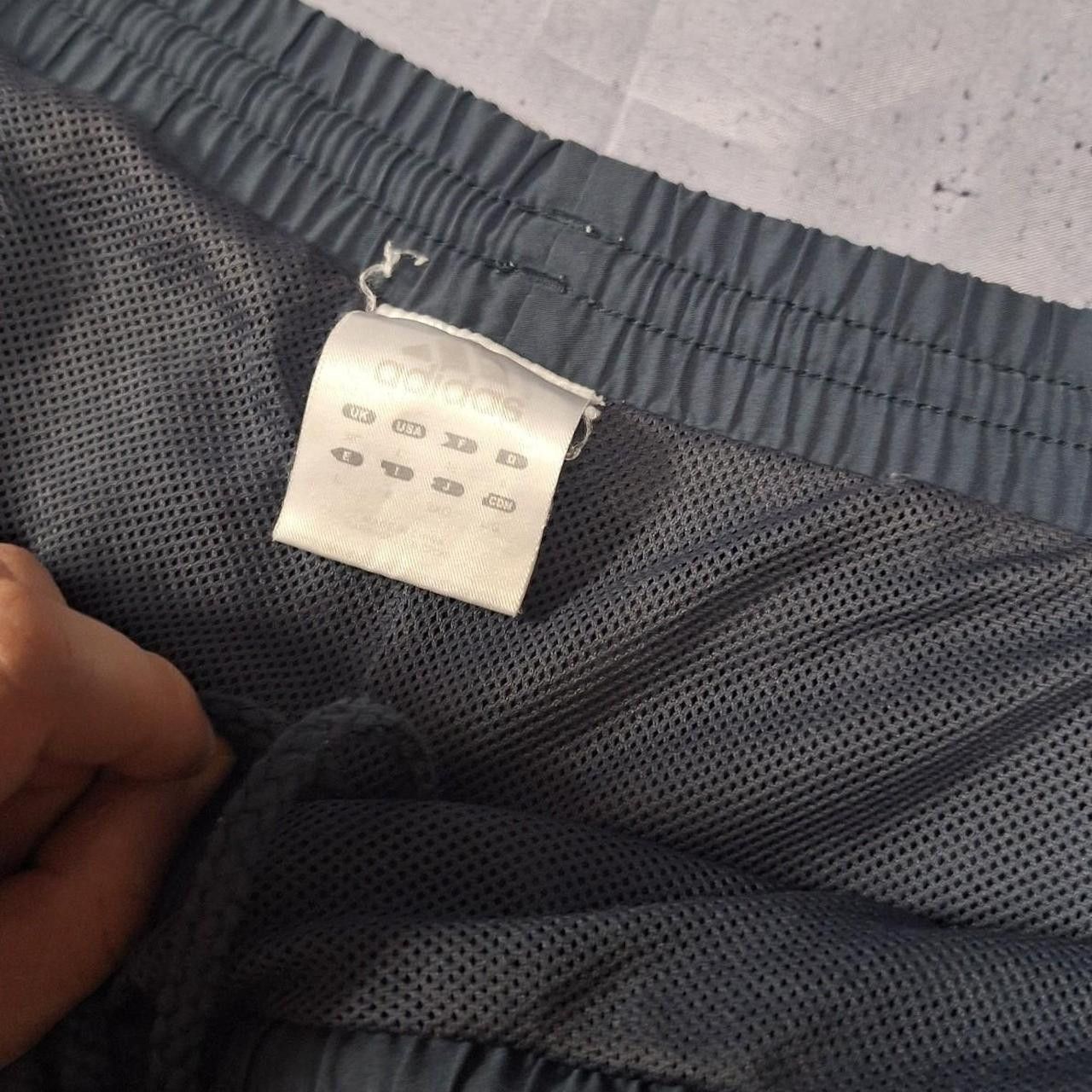 Adidas Grey Adidas shorts with red stripes and embroidered logo Size US 32 / EU 48 - 2 Thumbnail