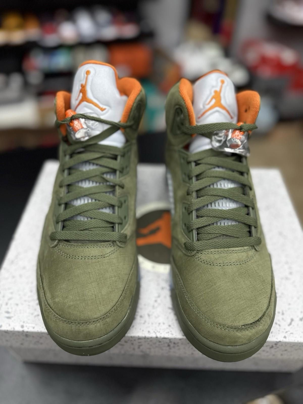 Jordan Brand Air Jordan 5 Retro 2024 Olive Men's Size (10) Sneakers Size US 10 / EU 43 - 2 Thumbnail