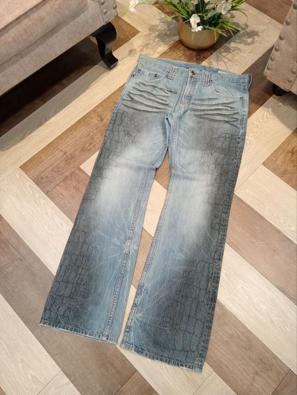 semanticdesign SEMANTIC DESIGN JAPAN BLUE WASHED SNAKE FLARED DENIM PANTS Size US 36 / EU 52 - 2 Thumbnail