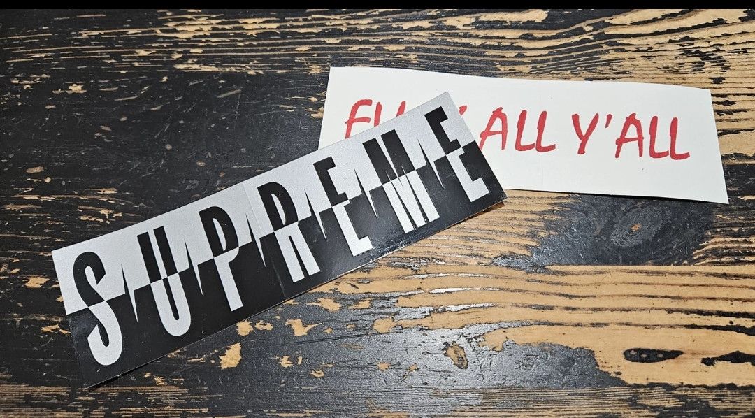 Supreme Supreme Split (Predator) Sticker FW25 + FREE SURPRISE Size ONE SIZE - 4 Thumbnail