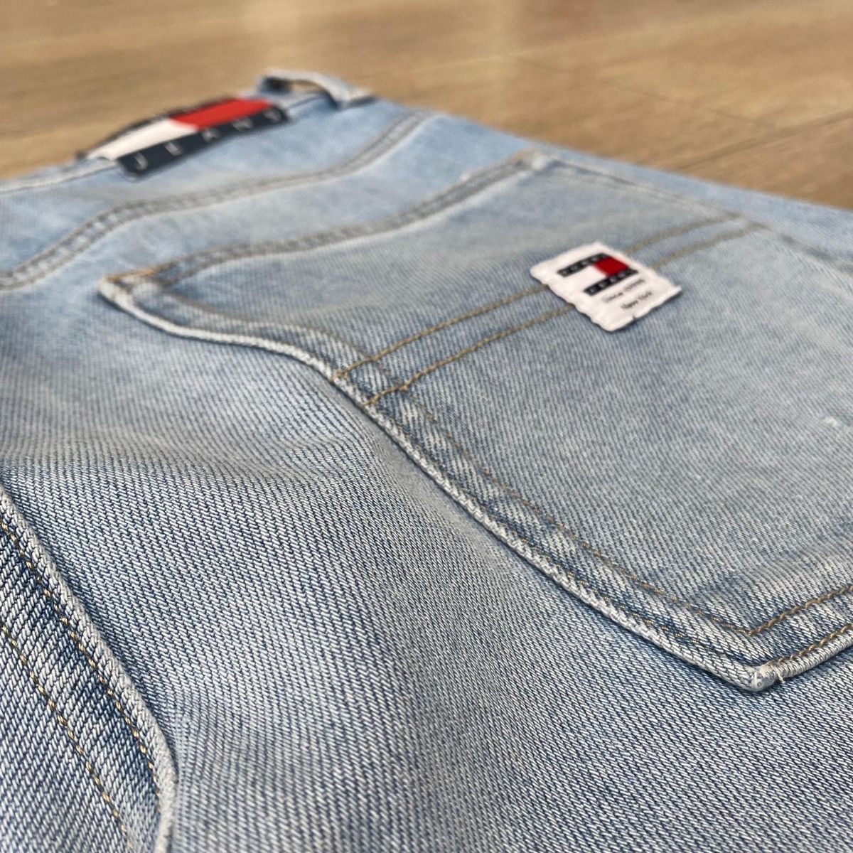 Tommy Hilfiger × Vintage Tommy Hilfiger Aiden Baggy Light Blue Jeans Size US 31 - 6 Thumbnail