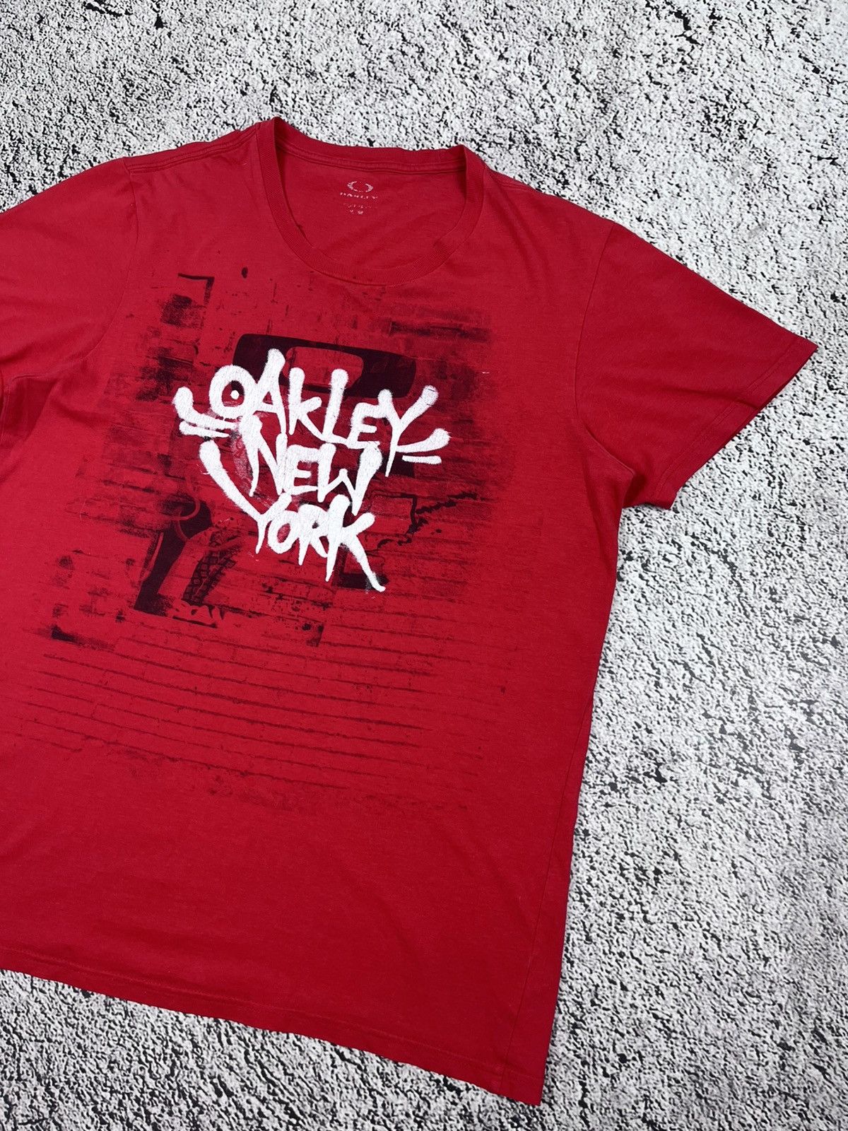Oakley Oakley New York Graffiti Logo T shirt Size L GorpCore Size US L / EU 52-54 / 3 - 3 Thumbnail