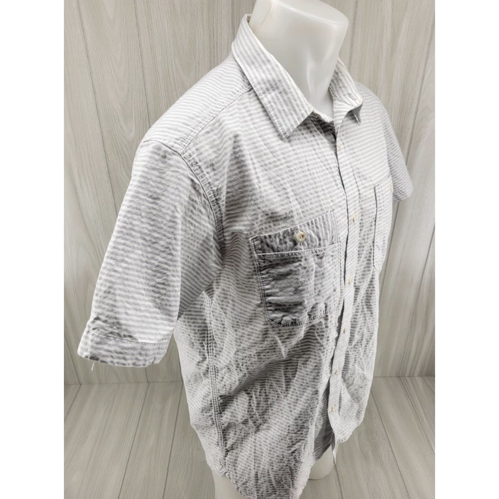Mountain Hardwear Mountain Hardwear Shirt Mens Large White Gray Stripes Short Sleeve Button Front Size US L / EU 52-54 / 3 - 6 Thumbnail