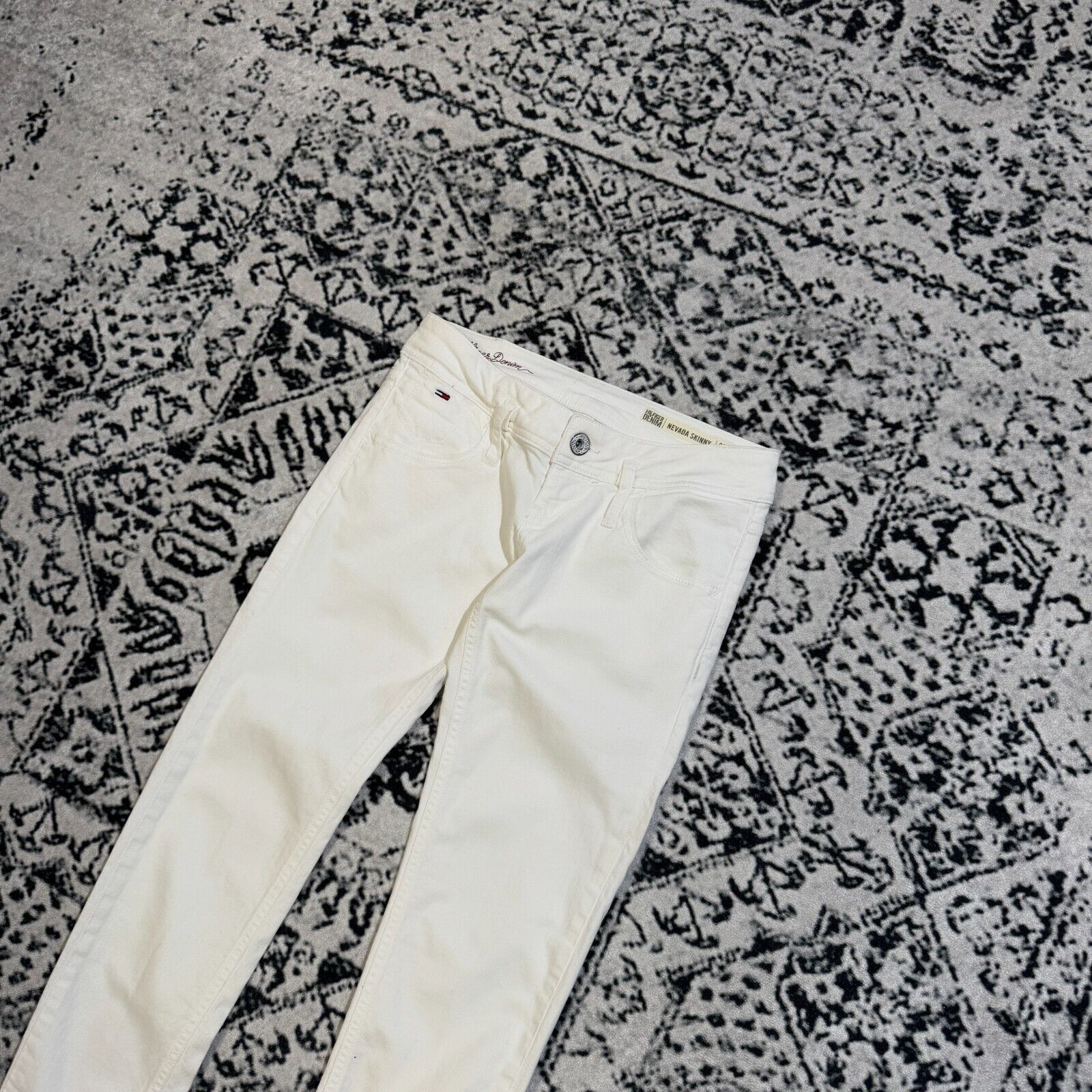 Tommy Hilfiger × Vintage Vintage Tommy Hilfiger Women's White Cotton Size W26 90s Size US 26 / EU 42 - 2 Thumbnail