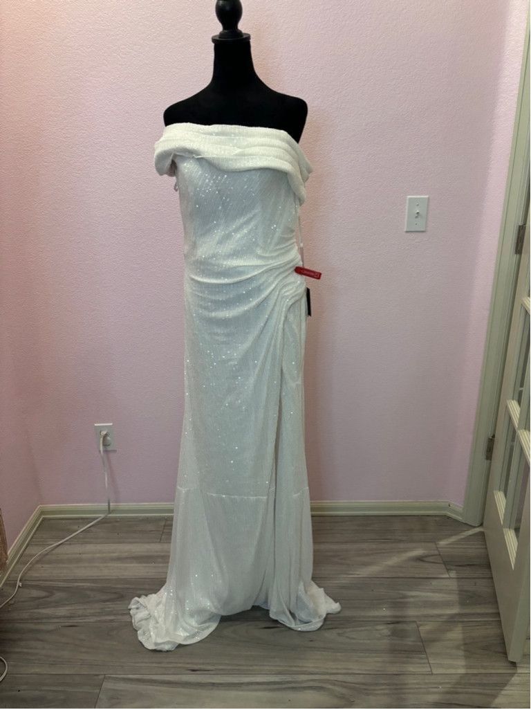 Mac Duggal Women's Mac Duggal White Sequin Gown Size 10 Size L / US 10 / IT 46 - 4 Thumbnail