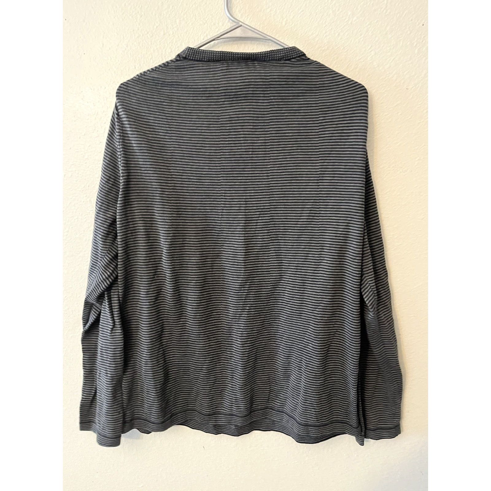 DKNY DKNY Jeans Gray Striped Graphic NYC Themed V Neck Cotton Sweater - M Men Casual Knit Pullover Crew Neck All Seasons Fall Winter Spring Size US M / EU 48-50 / 2 - 3 Thumbnail