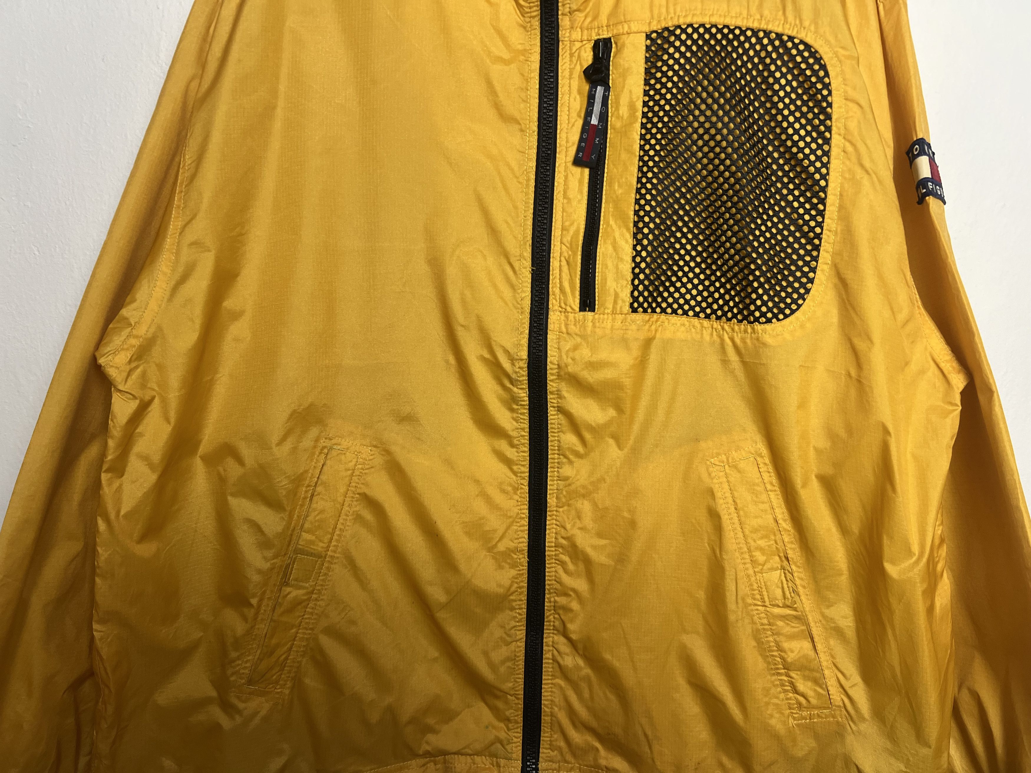 Tommy Hilfiger Vintage Tommy Hilfiger Yellow Windbreaker Jacket Size US L / EU 52-54 / 3 - 4 Thumbnail