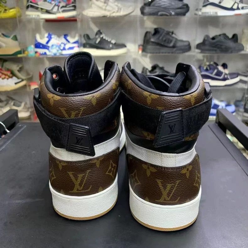 Louis Vuitton Lv Rivoli Sneakers in Very Good Condition-2506 Size US 8.5 / EU 41-42 - 3 Thumbnail