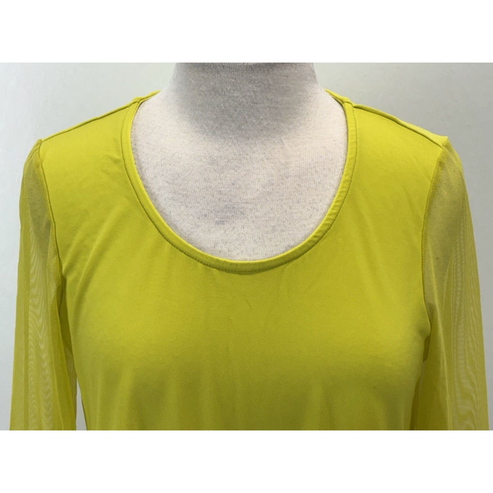 Joseph Ribkoff VINTAGE? No, Joseph Ribkoff Citrine Top Shirt Sz 12 Long Sleeve Round Neck Stretch Solid Green Yellow Women Shirt Ladies Size 12 Casual Comfort Size XL / US 12-14 / IT 48-50 - 5 Thumbnail