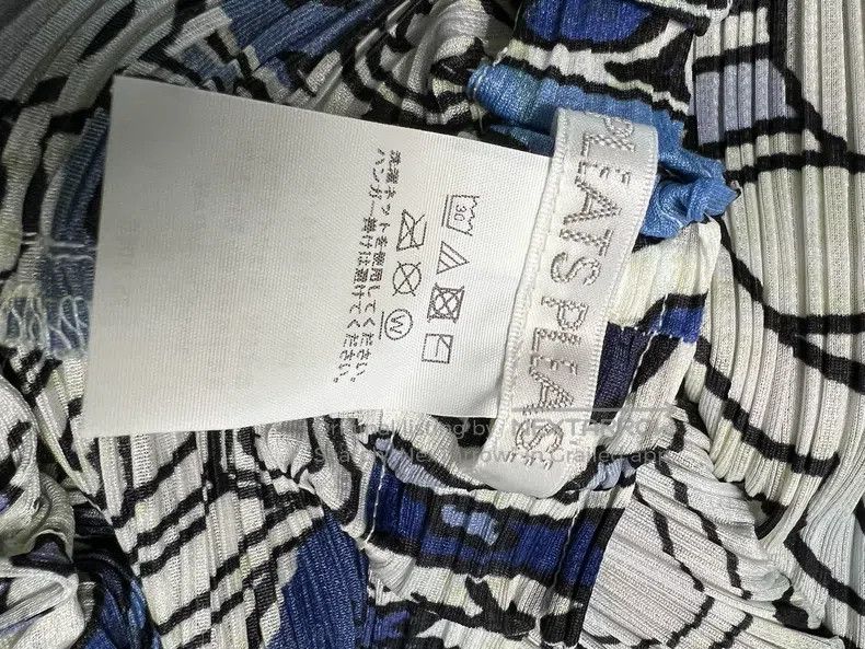 Issey Miyake Issey Miyake size:5 Graffiti Chicken Leg Pants Size 31" - 2 Thumbnail