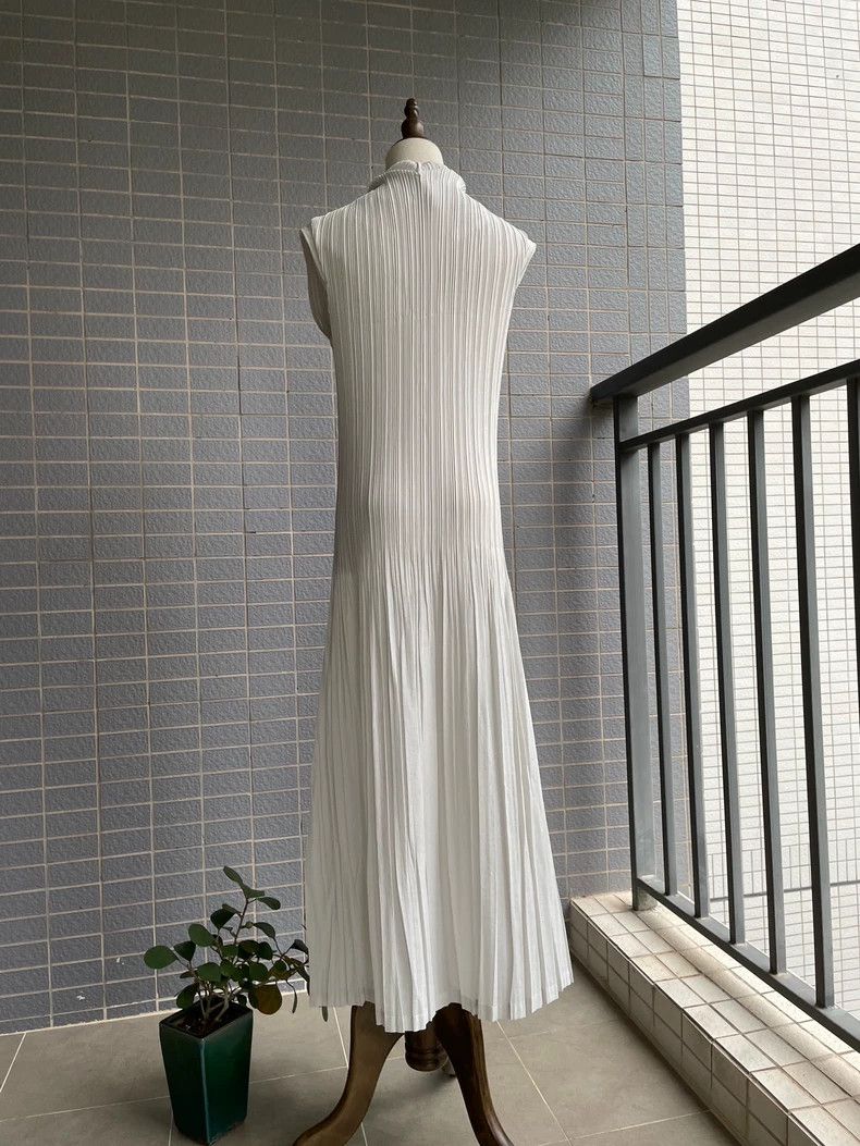 Issey Miyake Issey Miyake size:3 Cold-toned cement grey main line dress Size S / US 4 / IT 40 - 3 Thumbnail