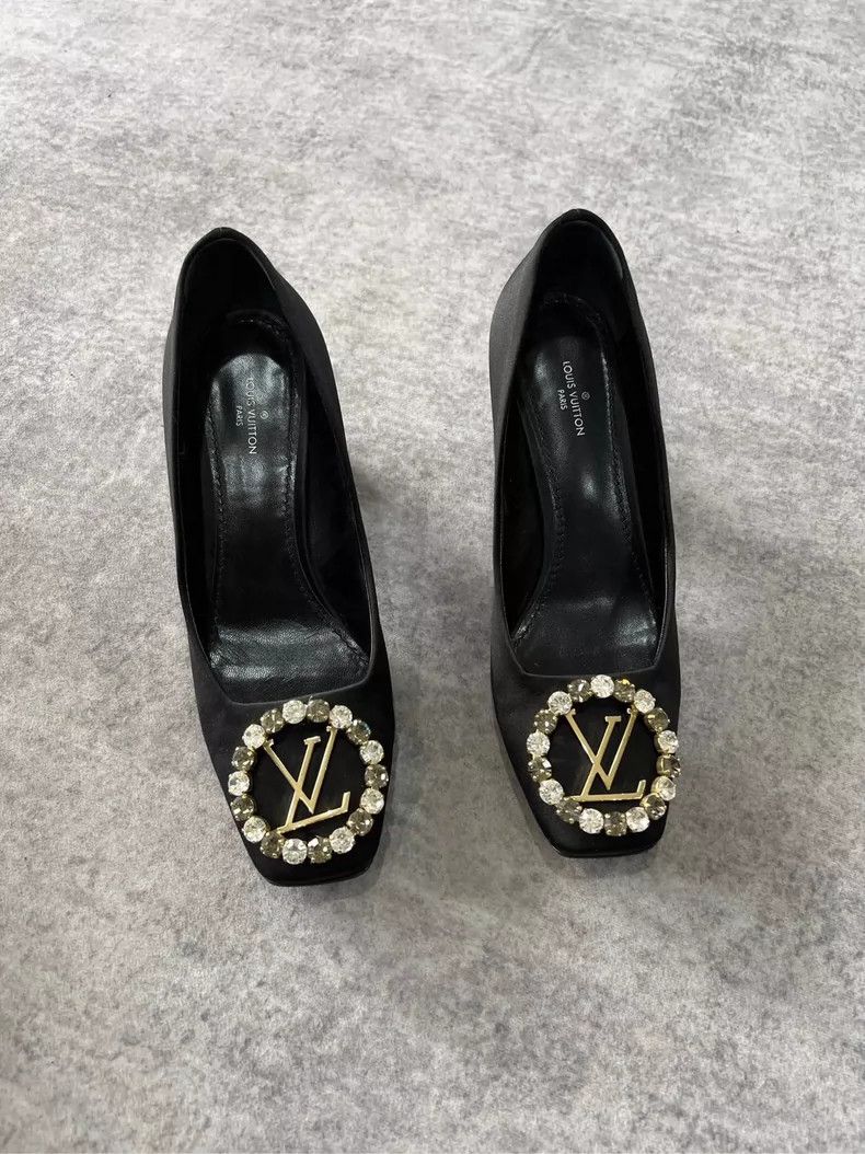 Louis Vuitton Louis Vuitton Diamond logo satin heels Size US 6 / IT 36 - 1 Thumbnail