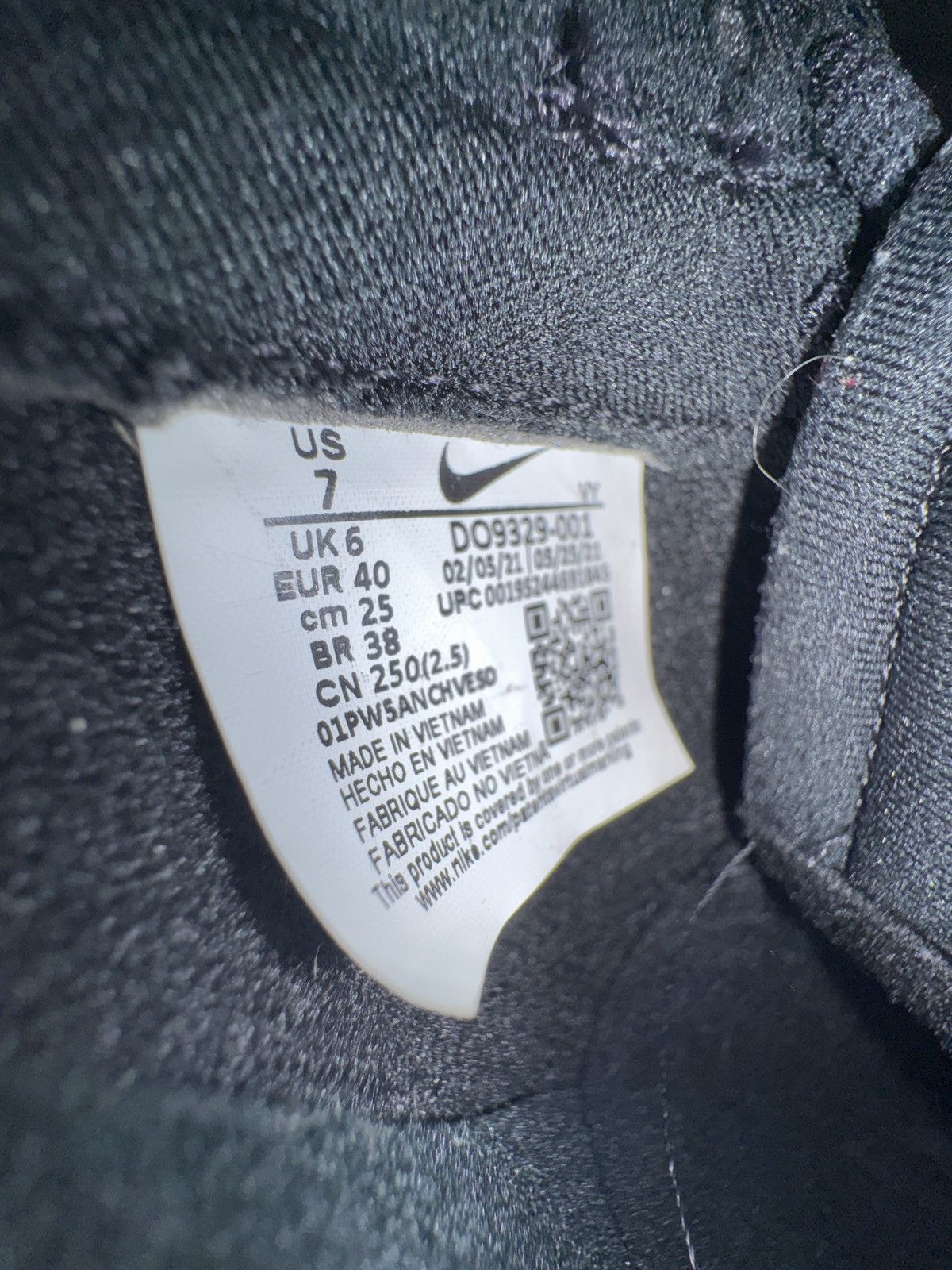 Nike × Undefeated Nike Dunk Low - Undefeated Size US 7 / EU 40 - 9 Thumbnail