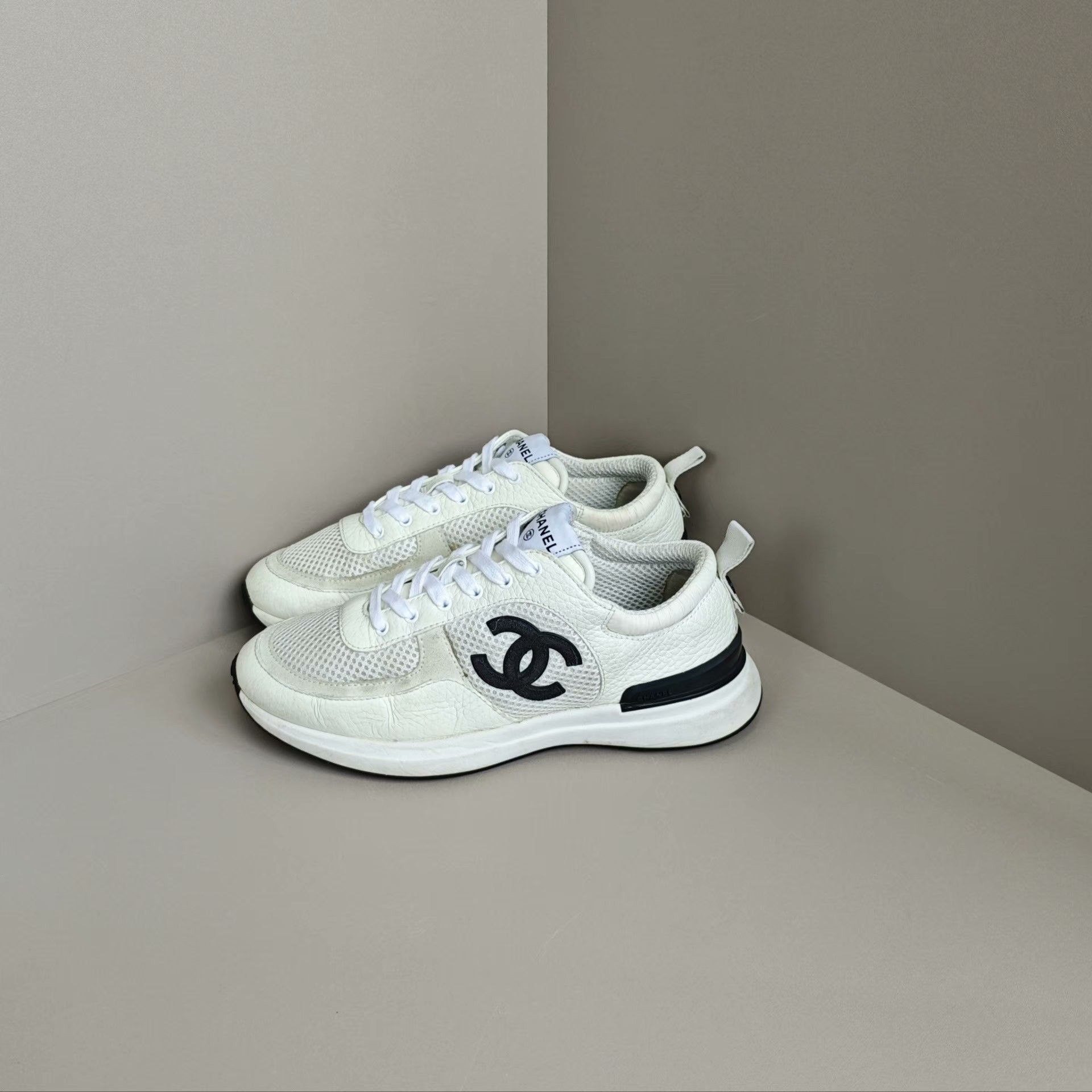 Chanel Chanel Casual Lowtop Sneakers us_7 Women Size US 7 / IT 37 - 1 Thumbnail