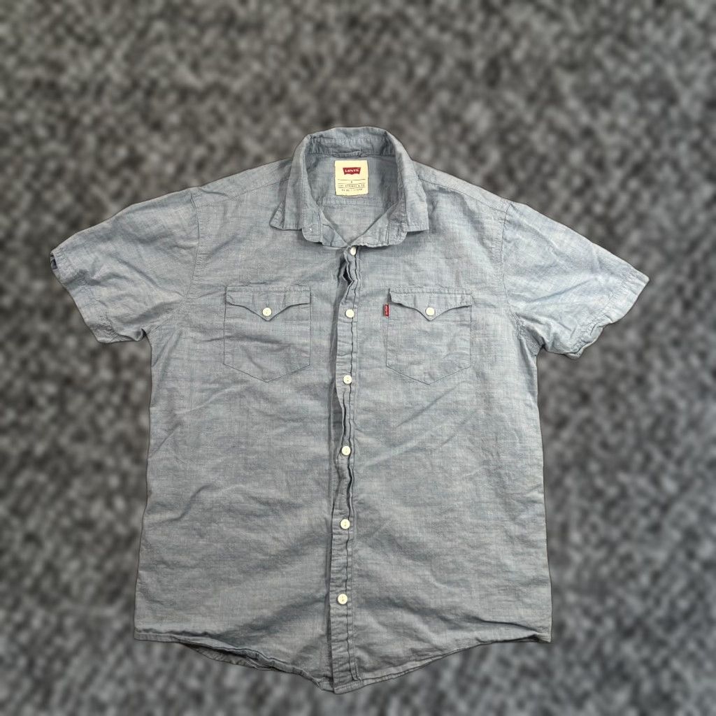 Levi's VINTAGE LEVI'S Shirt Mens Small Blue Chambray Red Tab Button Up Collared Size US S / EU 44-46 / 1 - 1 Thumbnail