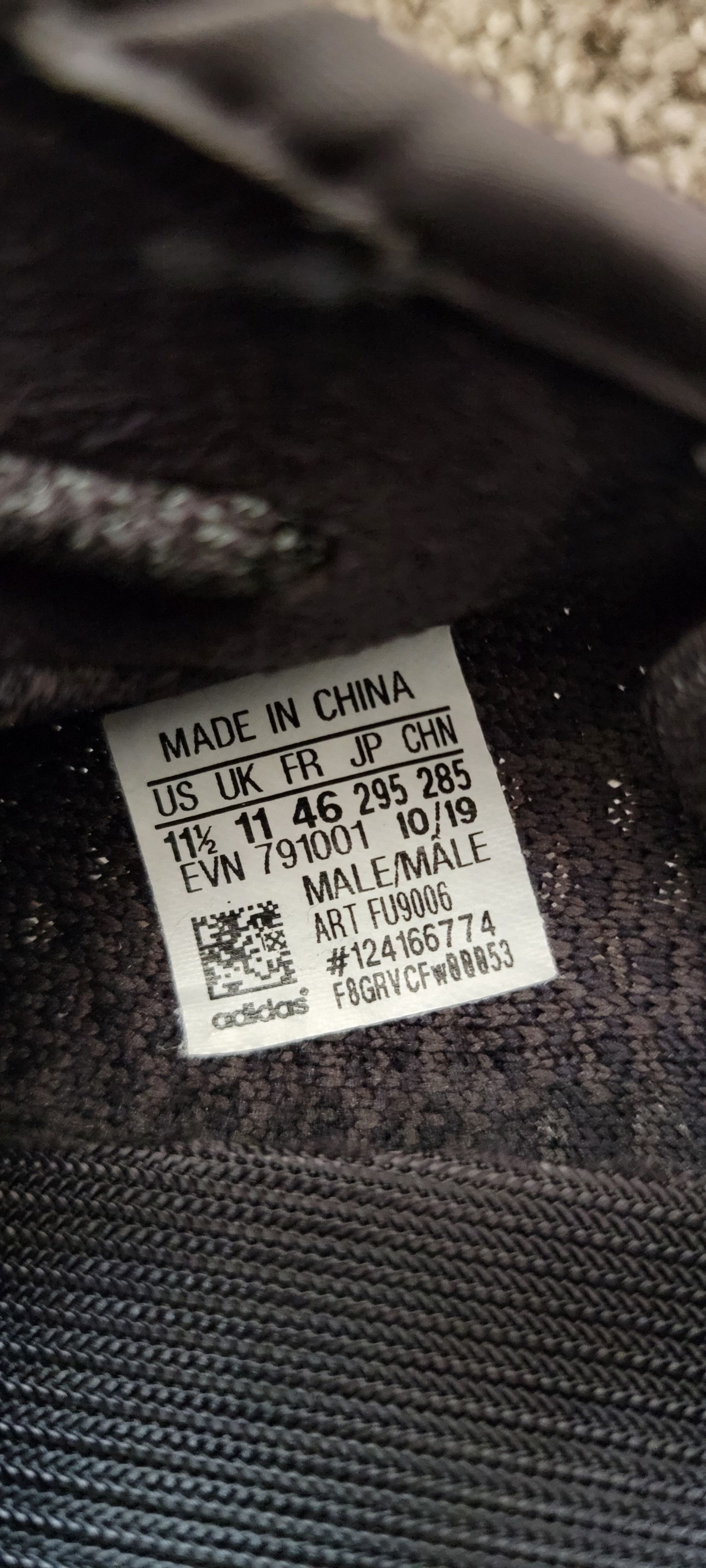Yeezy 350v2 black non reflective