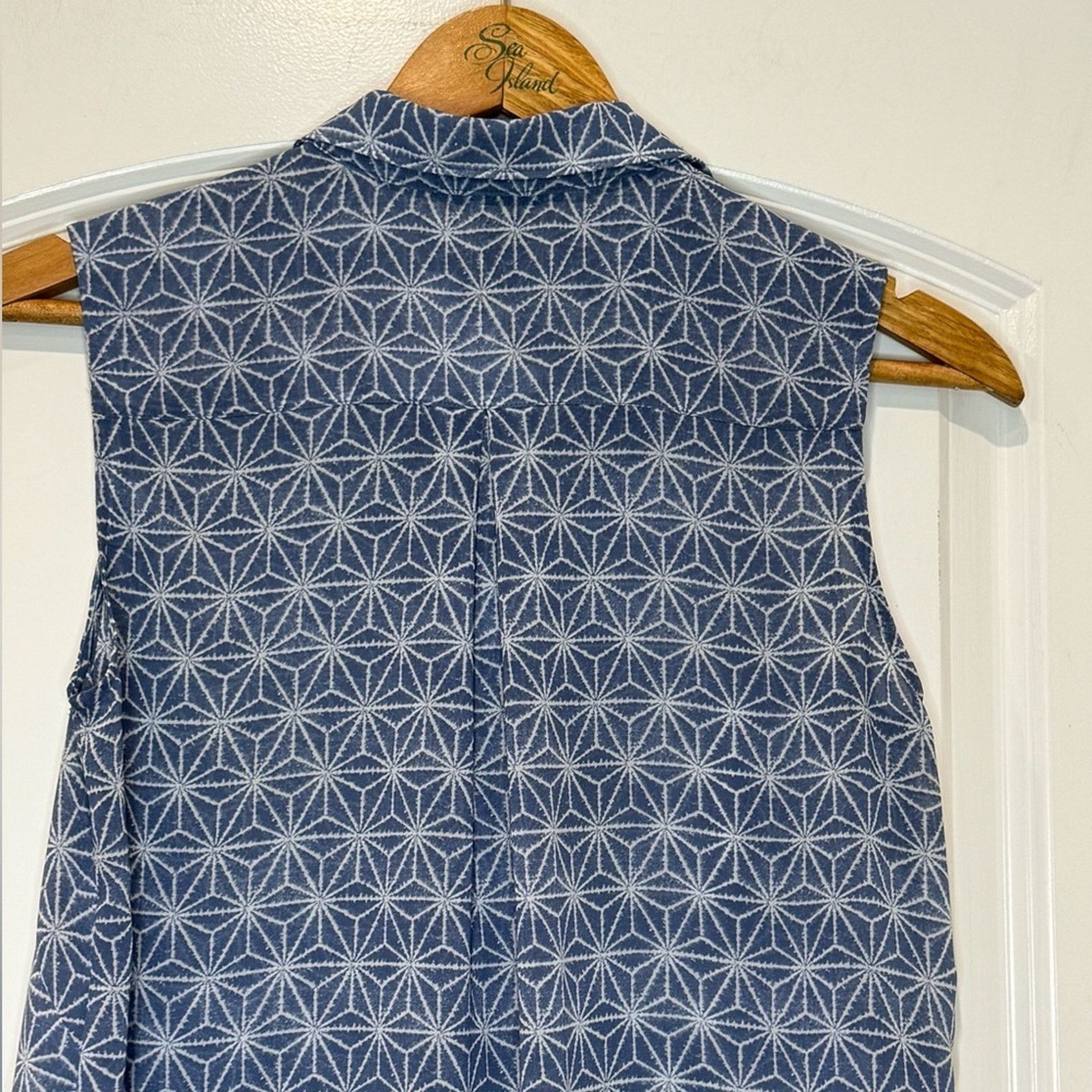 H&M H&M Blue Geometric Pattern Button Down Blouse Size XS Size XS / US 0-2 / IT 36-38 - 9 Thumbnail