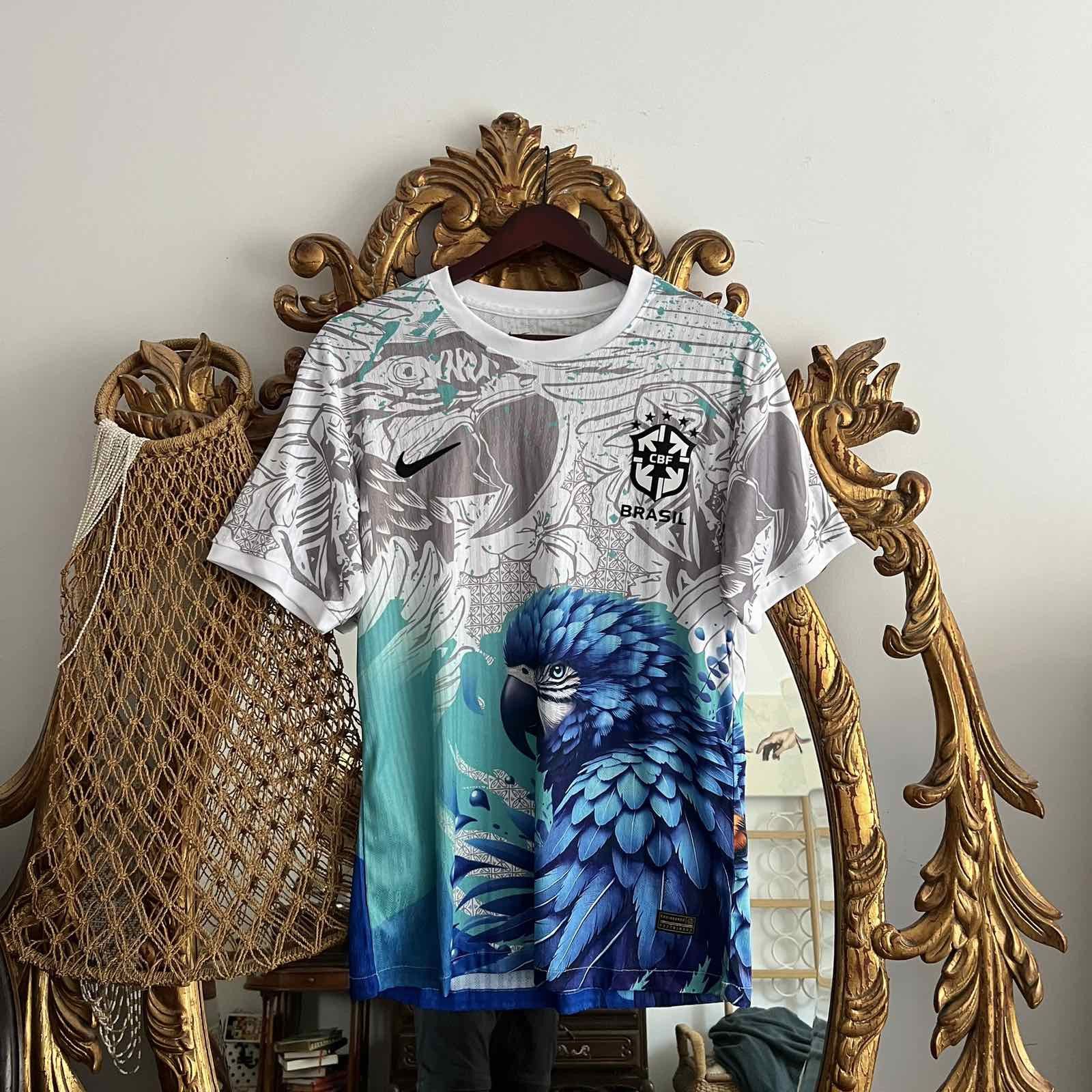 nike brazil soccer jersey Blockcore parrot Sz L