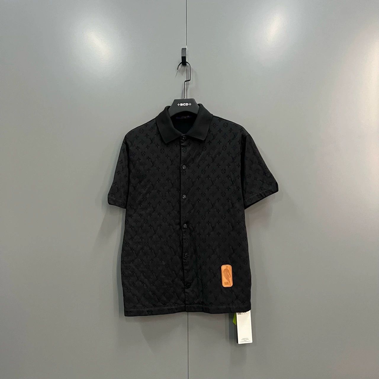 Louis Vuitton louis vuitton x nba black short sleeve shirt Size US M / EU 48-50 / 2 - 1 Thumbnail