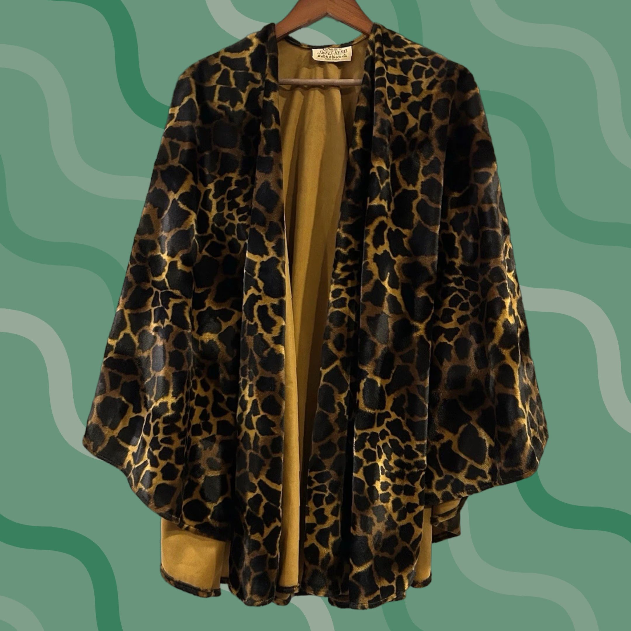 Velour VINTAGE Kathleen For Sweet Herb Velour Poncho Cape Giraffe One Size 1980s Brown Polyester Coat Eveningwear Womens Size ONE SIZE - 1 Thumbnail