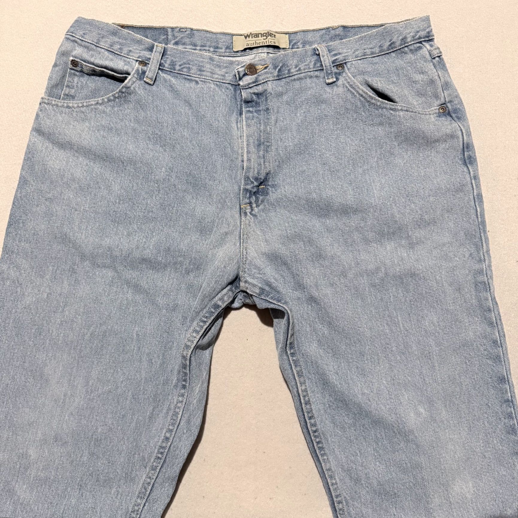 Wrangler Wrangler Jeans Men's Denim Light Wash Classic Straight Zip Fly 40x28 Size US 40 / EU 56 - 3 Thumbnail
