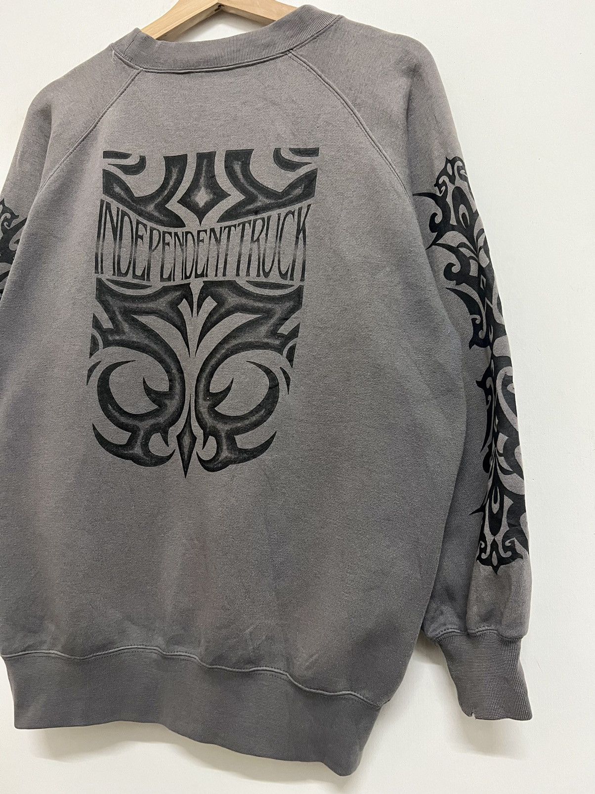 Independent Truck Co. × Santa Cruz Skateboards × Vintage Vintage Y2K Independent Truck Company Sweatshirt Crewneck Size US M / EU 48-50 / 2 - 10 Thumbnail