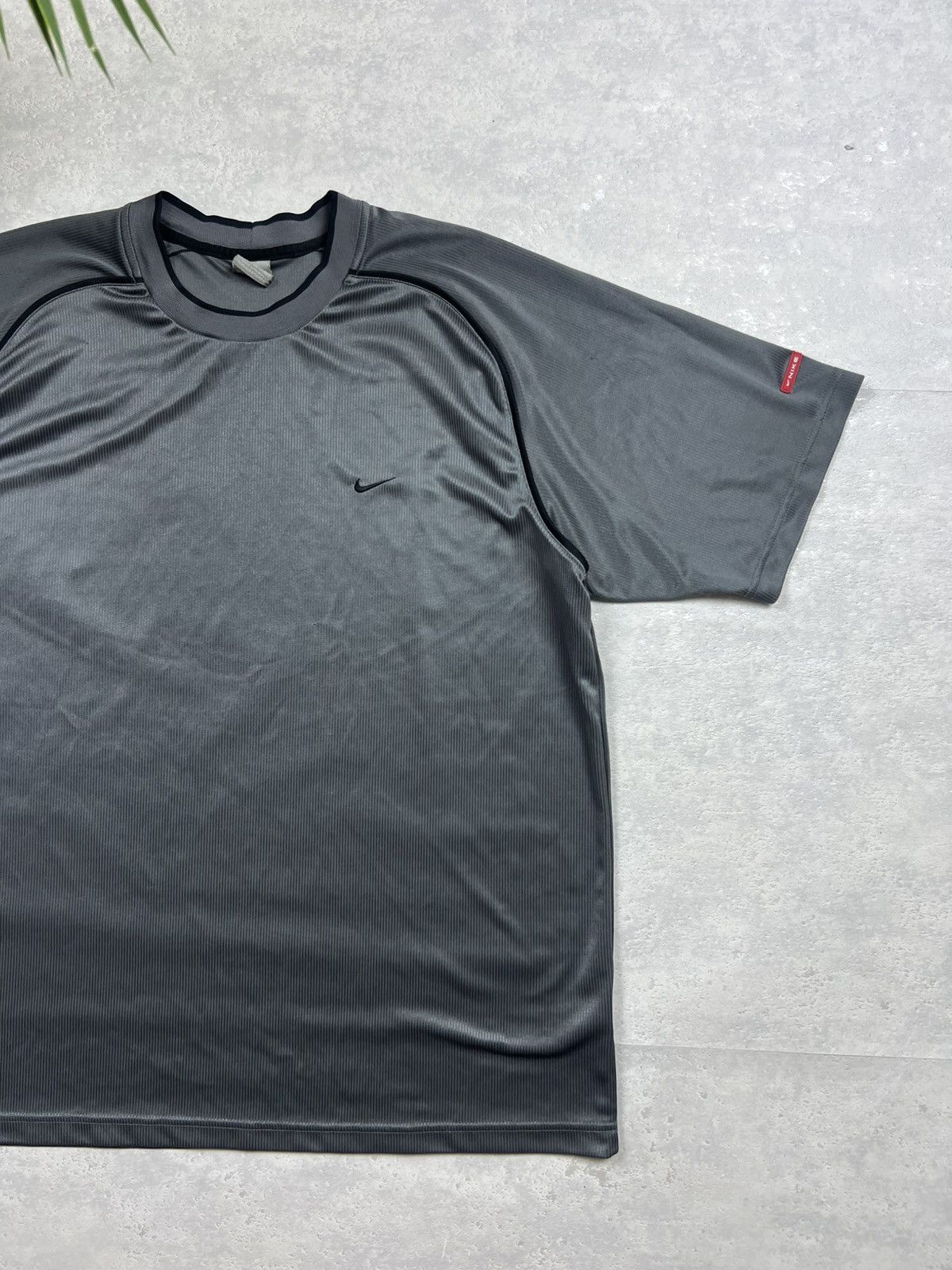 Nike 90s Nike Swoosh Vintage Y2K Oversized Retro Tee T-Shirt Size US XL / EU 56 / 4 - 3 Thumbnail