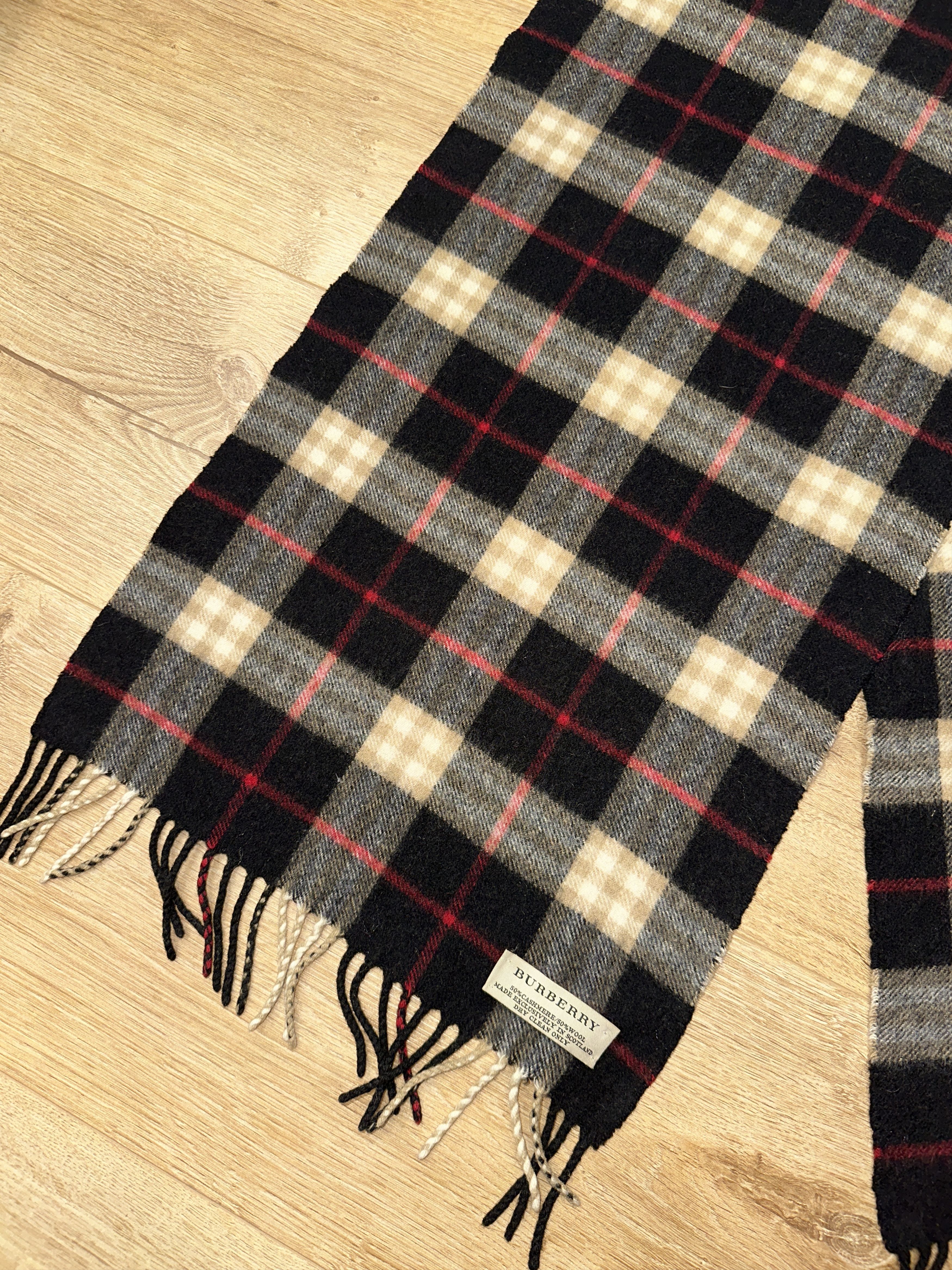 Burberry Iconic Burberry Check Wool Cashmere Scarf 180x30 Cm Size ONE SIZE - 11 Thumbnail