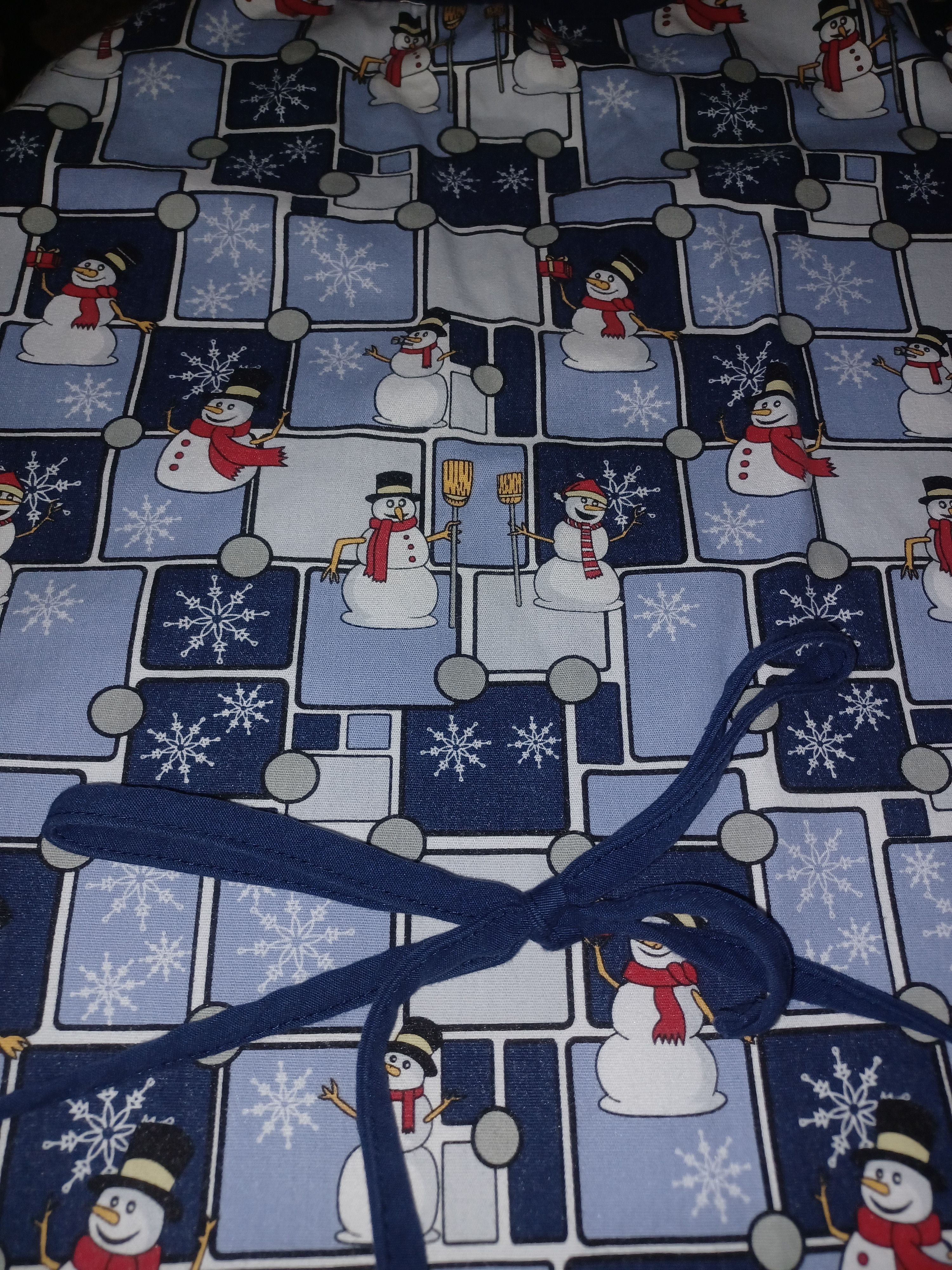 Other Women's Scrub Top Christmas/Winter Theme 2X Lots of Blue Size XXL / US 16-18 / IT 52-54 - 4 Thumbnail