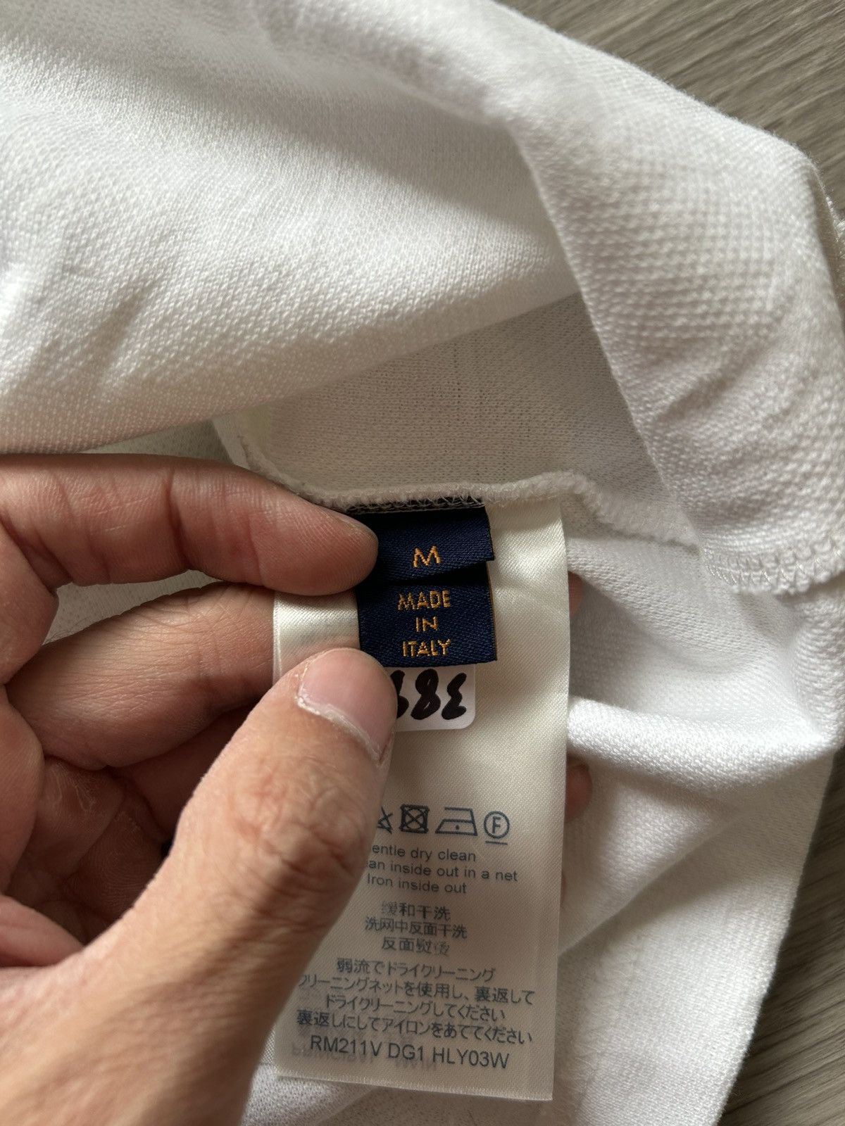Louis Vuitton Louis Vuitton All Over Monogram Fish T-Shirt Size Medium Size US M / EU 48-50 / 2 - 13 Thumbnail
