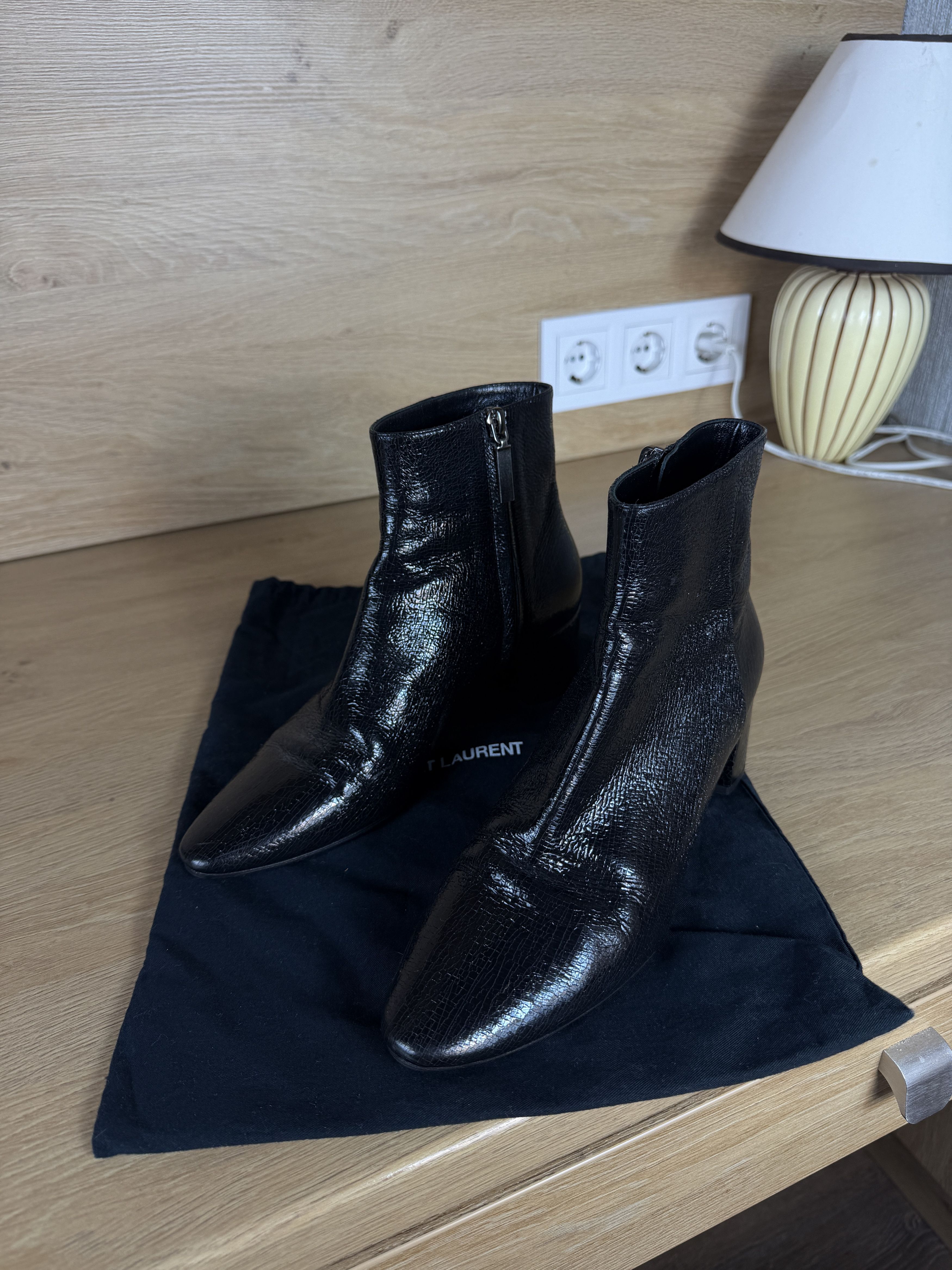Saint Laurent Paris Saint lauren Loulou Cracked Black Leather Ankle Boots shoes Size US 7.5 / IT 37.5 - 3 Thumbnail