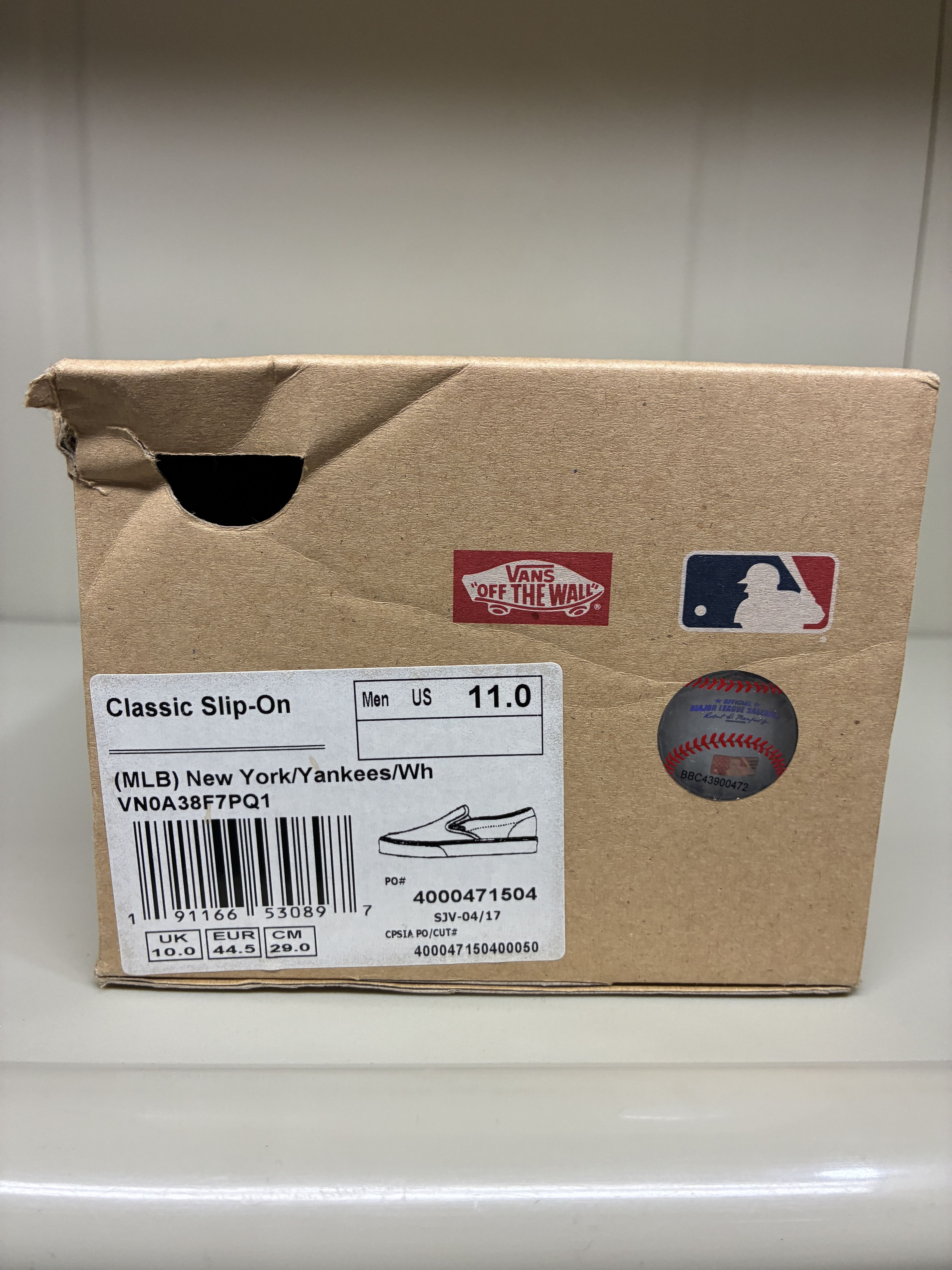 Vans Vans Classic Slip-On MLB New York Yankees White Men Size 11 Size US 11 / EU 44 - 8 Thumbnail