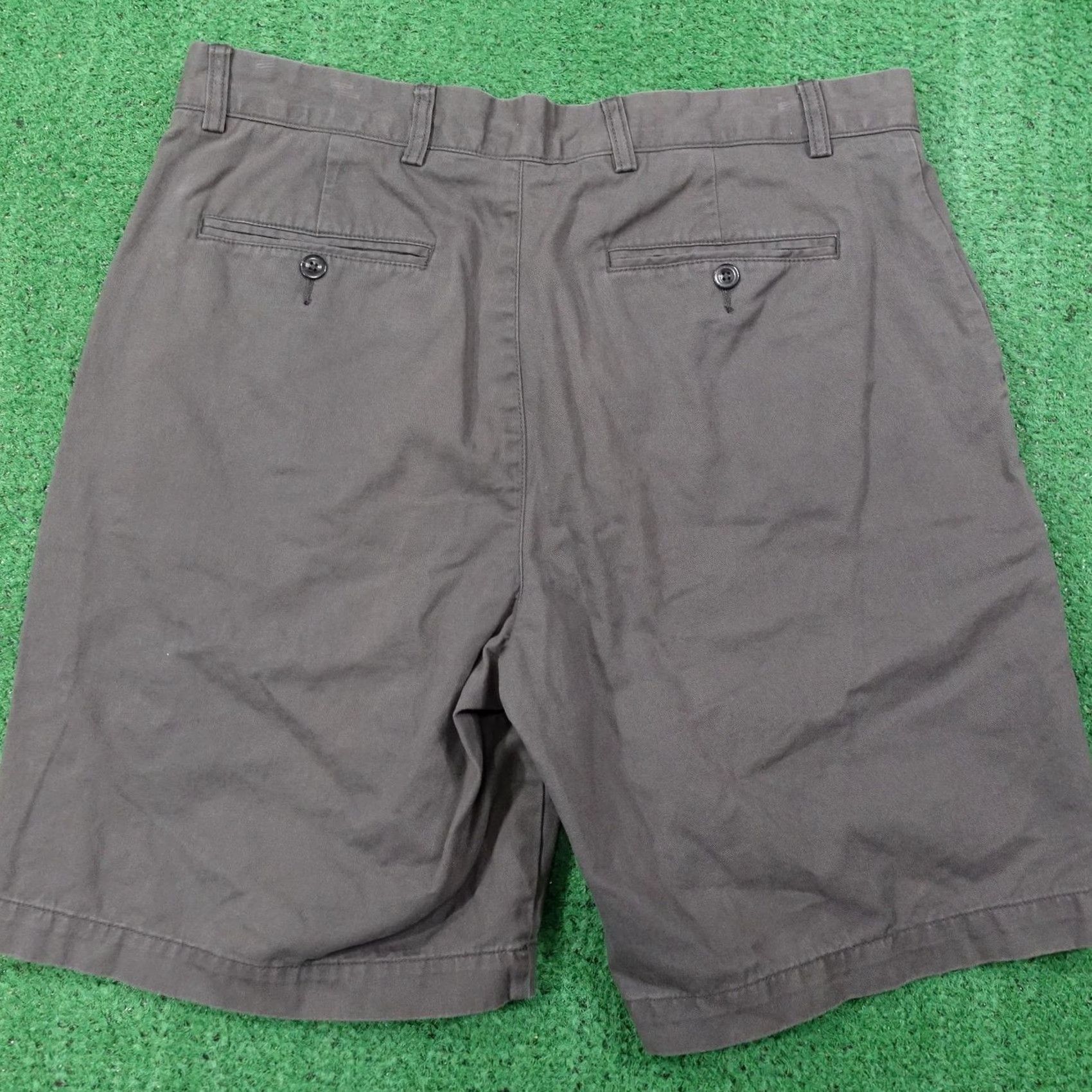 Roundtree & Yorke Roundtree & Yorke Shorts Mens 36 Gray Chino Relaxed Fit 100% Cotton Casuals Shorts Mens 36 Gray Chino Relaxed Fit 100% Cotton Size US 36 / EU 52 - 3 Thumbnail