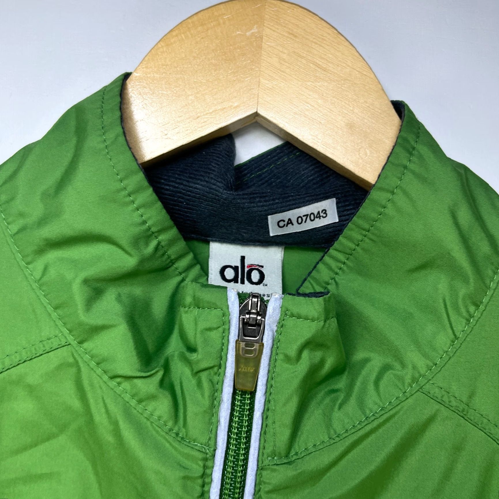 Alo VINTAGE Alo Yoga Zip-Up Windbreaker Jacket Women’s 2XL Size XXL / US 16-18 / IT 52-54 - 4 Thumbnail