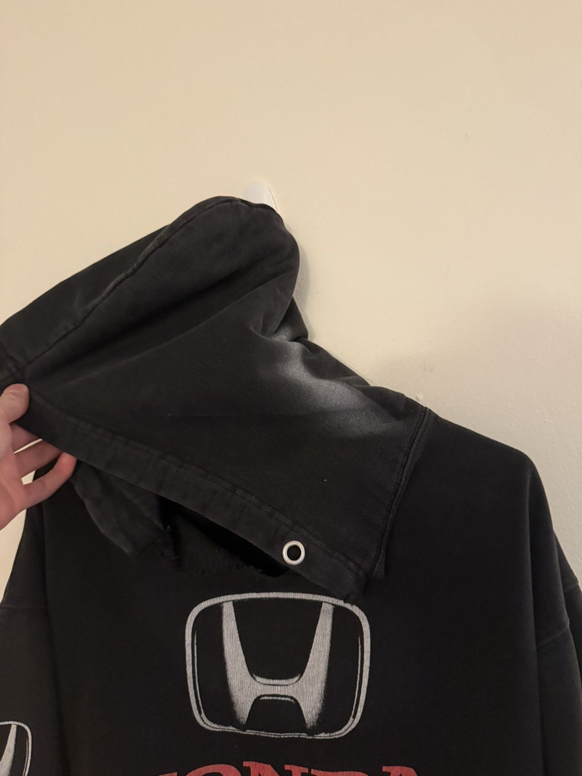 Vintage Vintage Perfectly Thrashed Honda Hoodie Size US XL / EU 56 / 4 - 4 Thumbnail